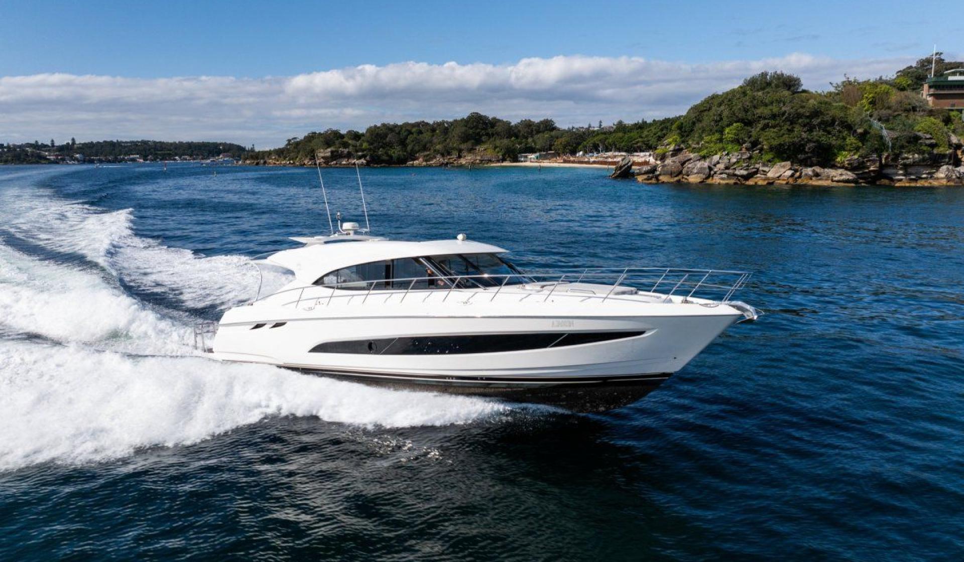 Riviera 5400 Sport Yacht - Photo 2
