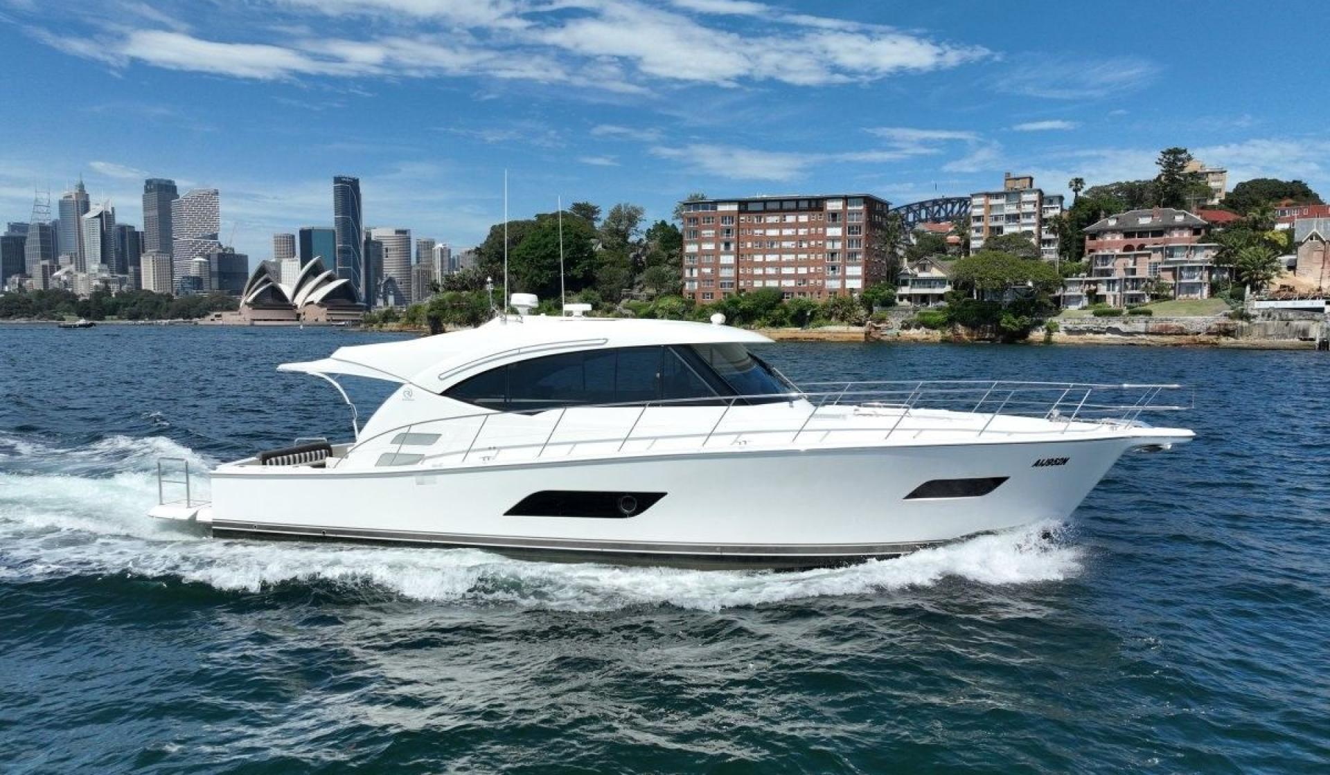 Riviera 525 SUV - Photo 1
