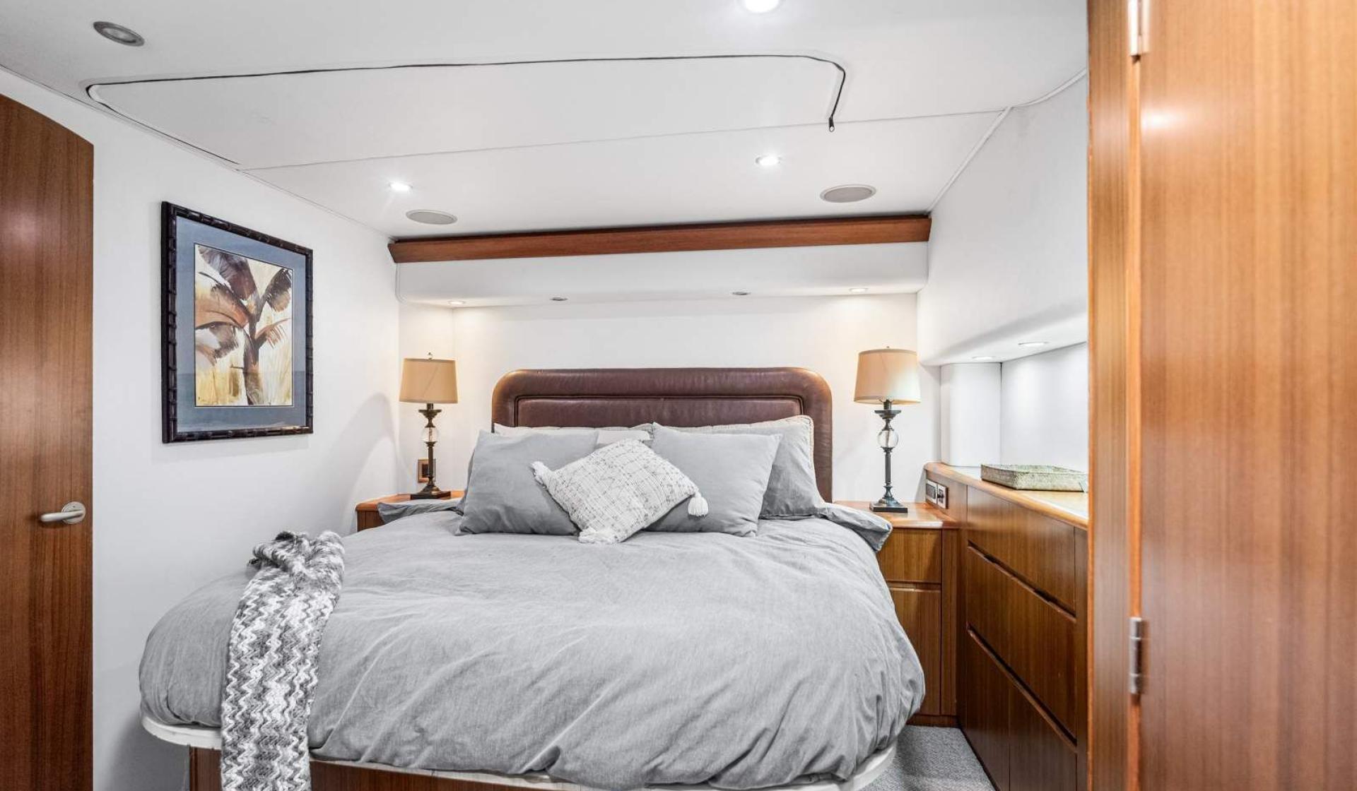 Viking 60 Convertible - Photo 16