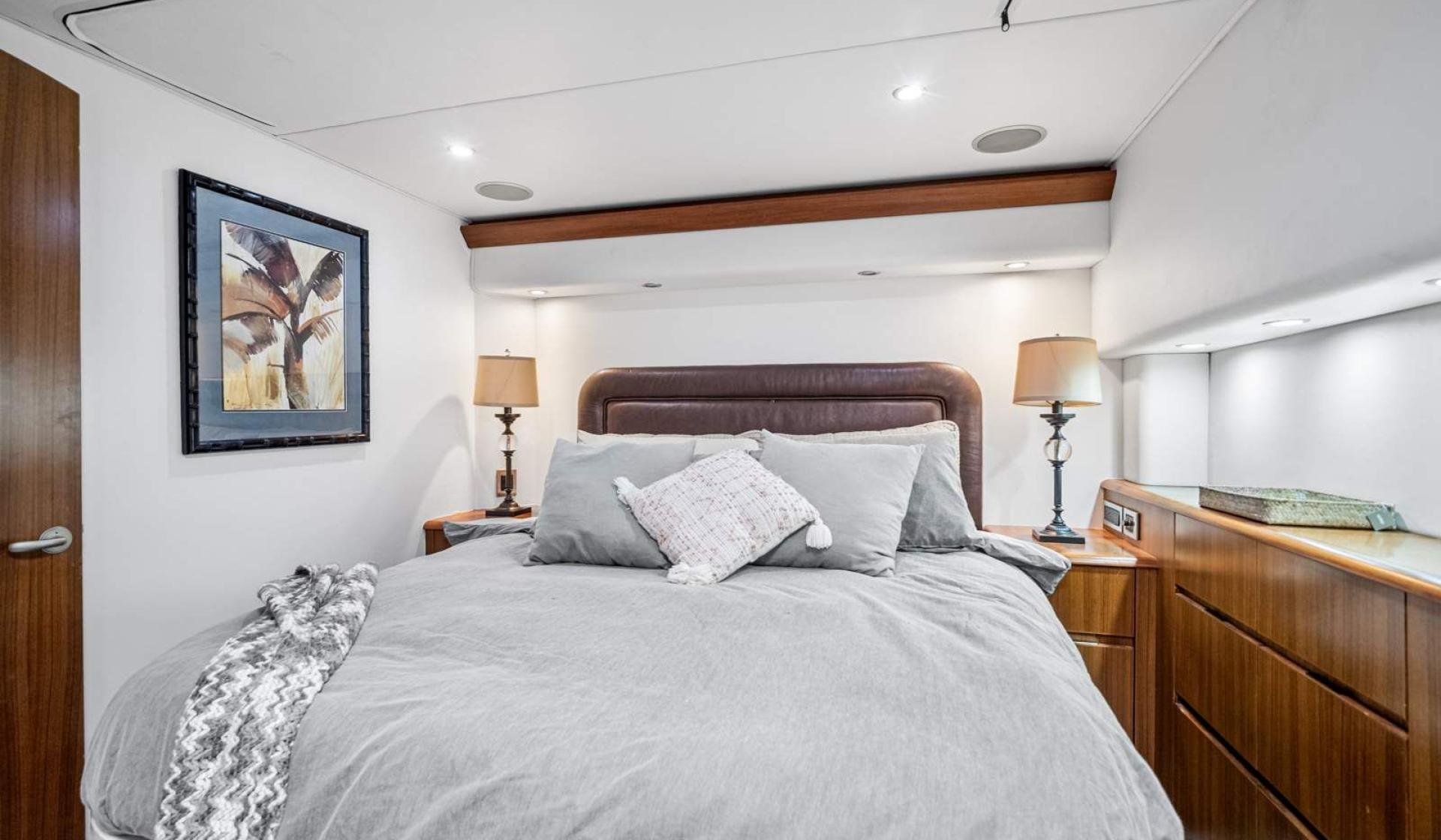 Viking 60 Convertible - Photo 17