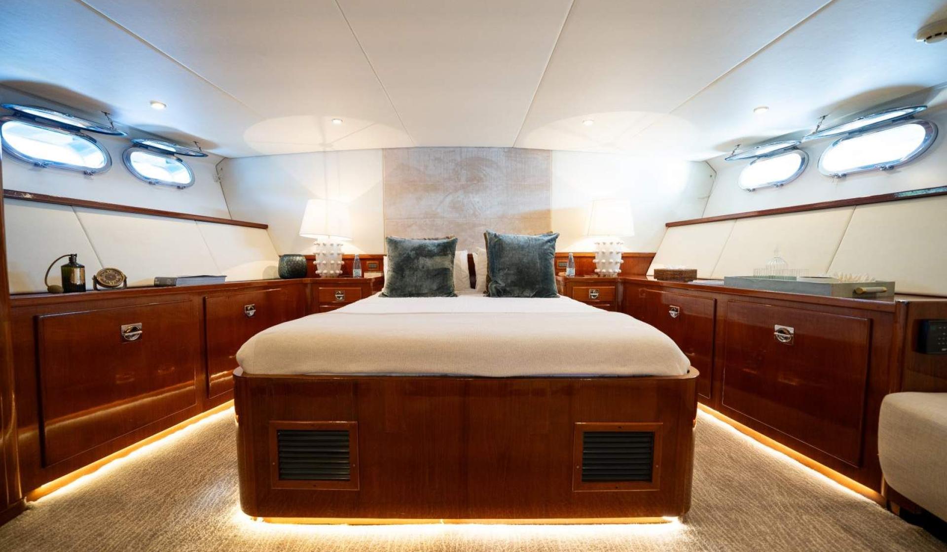 CRN Motor Yacht 95 Hiilani - Photo 16