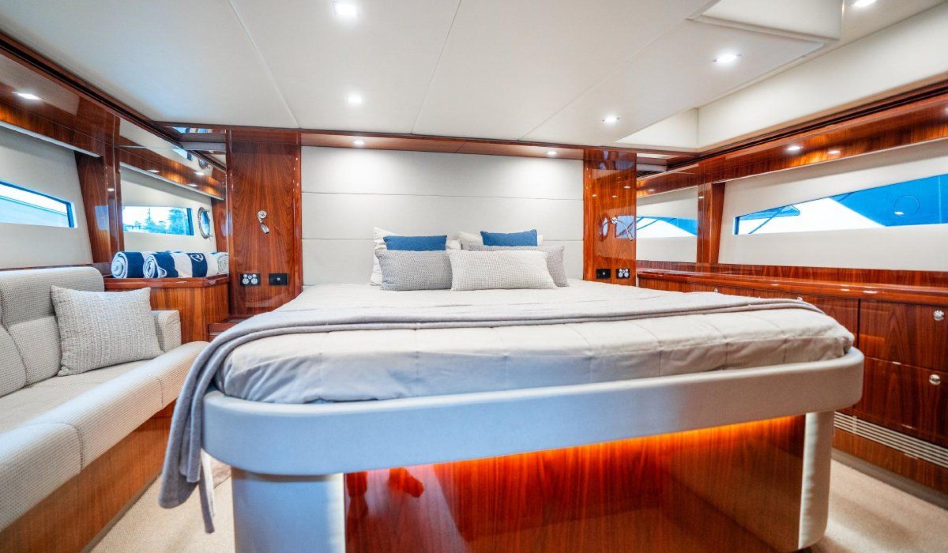 Riviera 5400 Sport Yacht - Photo 23