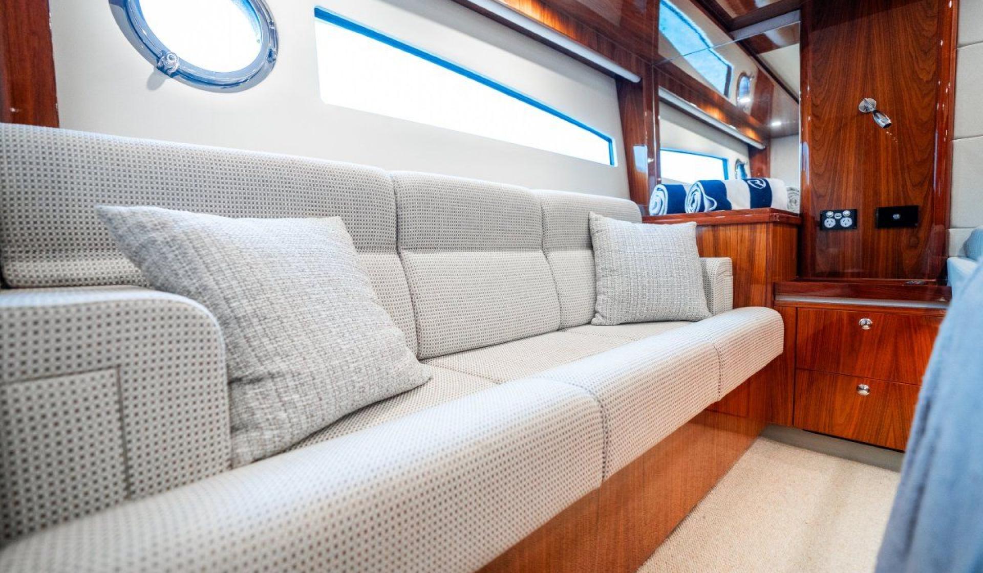 Riviera 5400 Sport Yacht - Photo 25