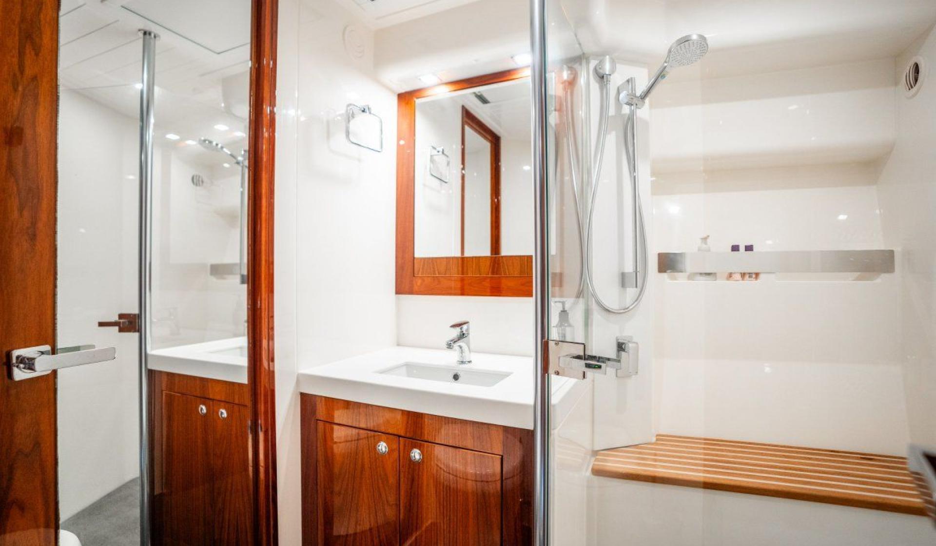 Riviera 5400 Sport Yacht - Photo 26