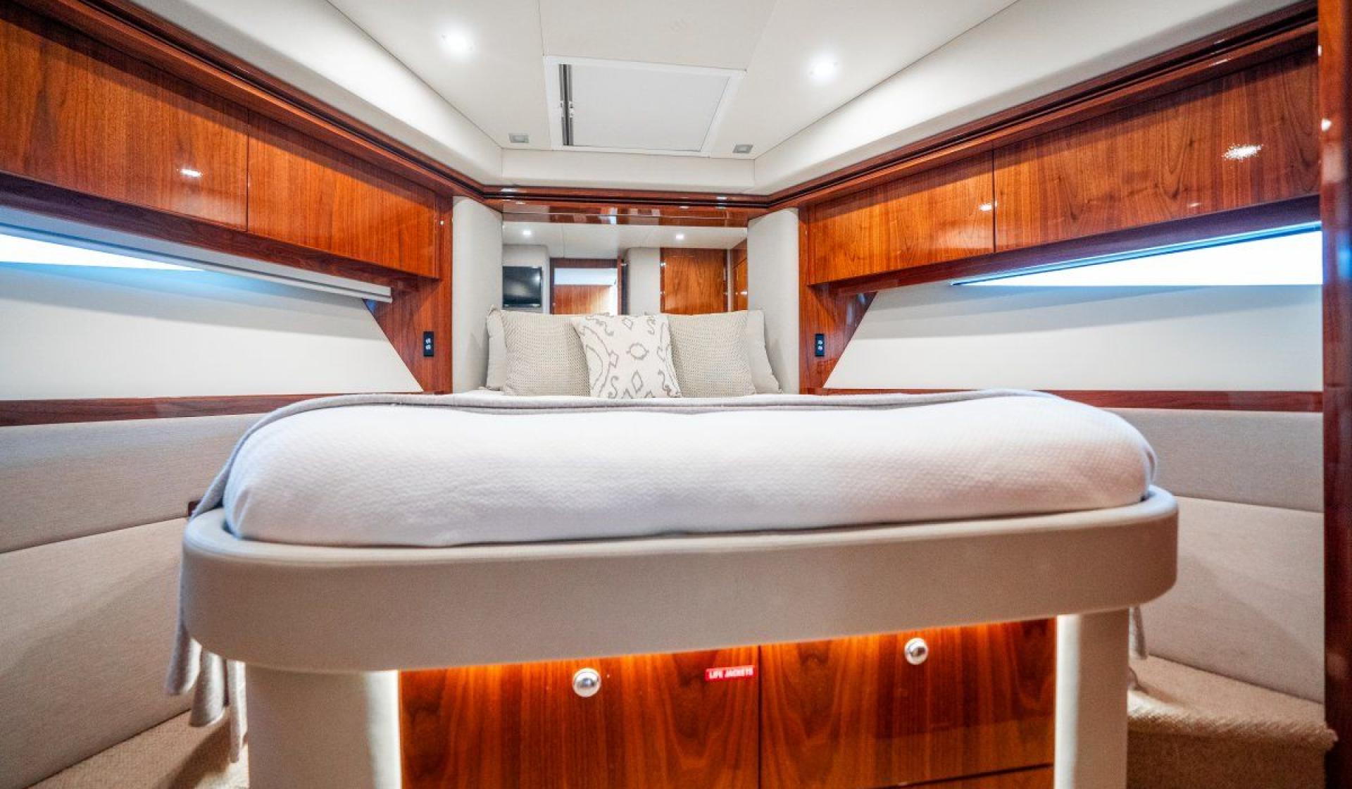 Riviera 5400 Sport Yacht - Photo 27