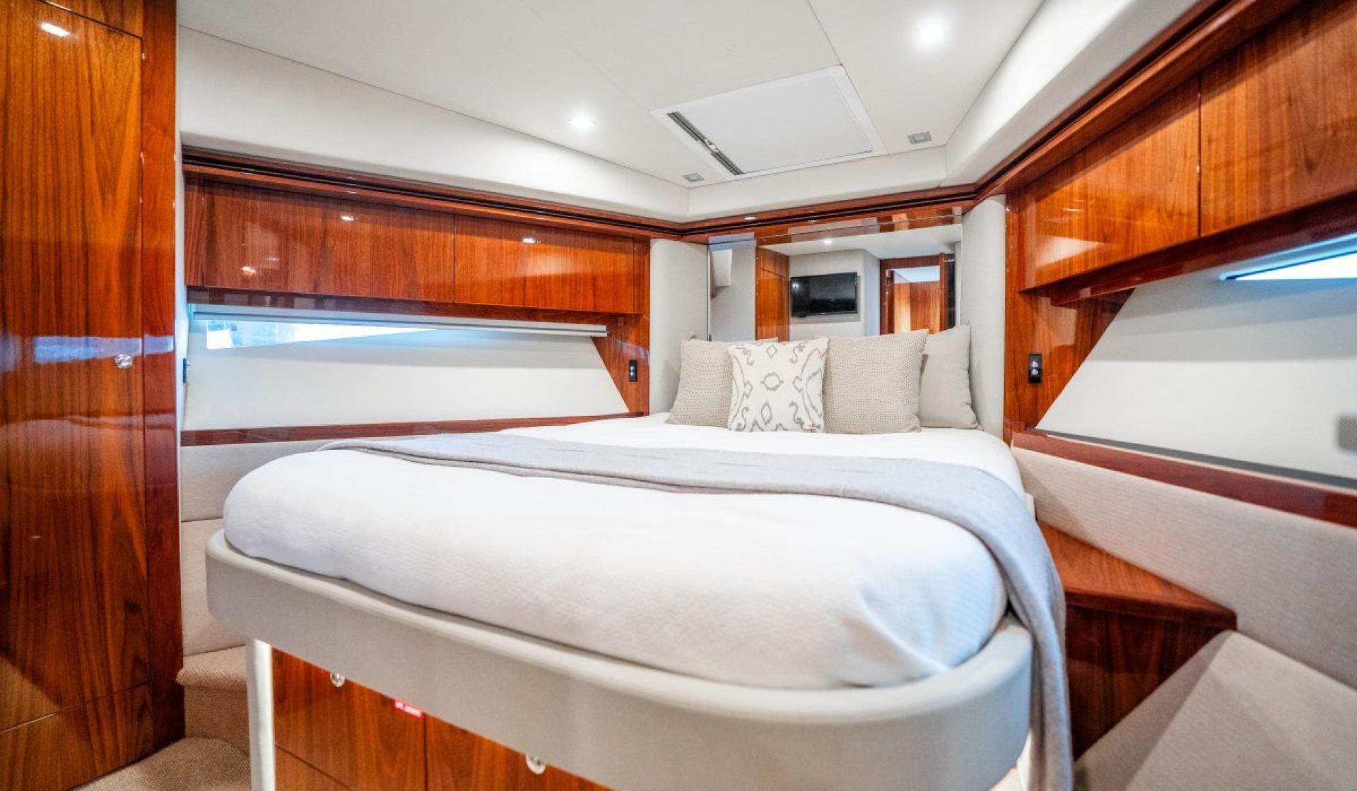 Riviera 5400 Sport Yacht - Photo 28