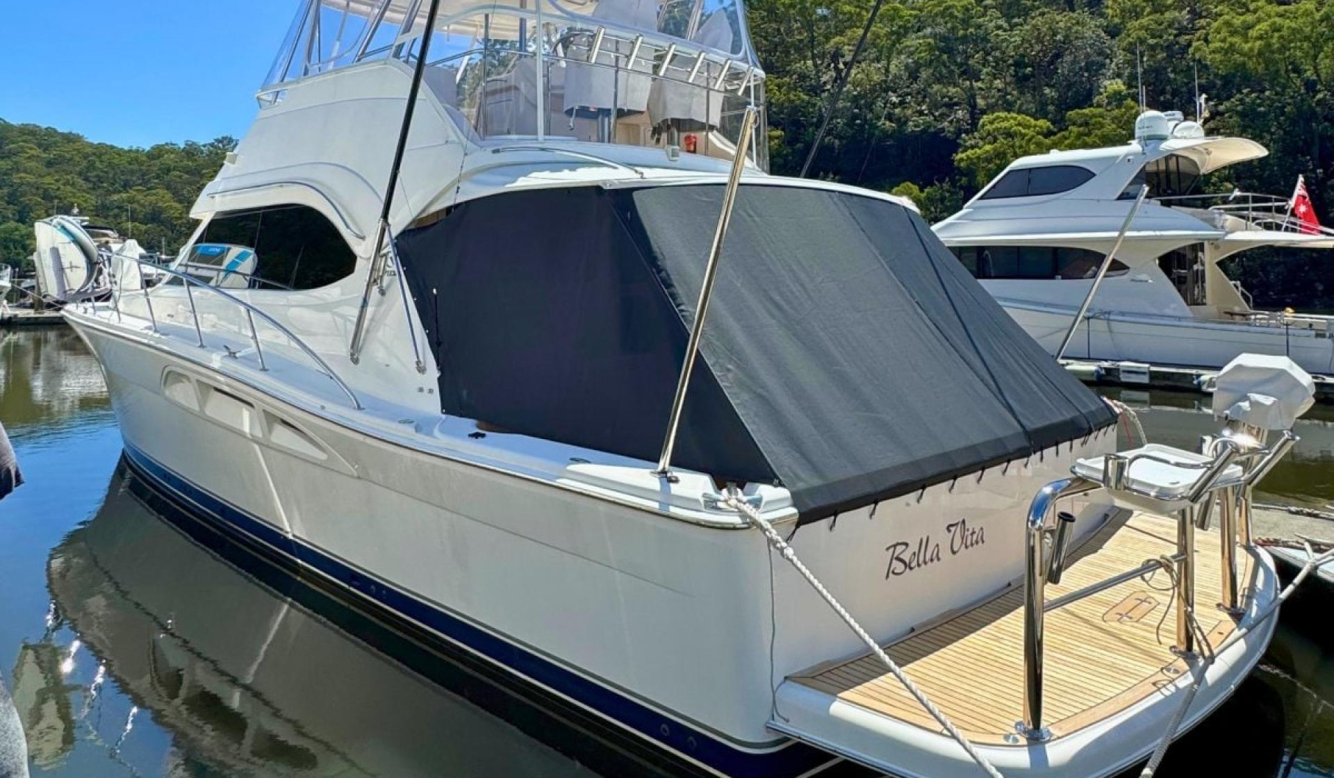 Bella Vita - Riviera 47 Flybridge Convertible 2005 Model - Photo 20