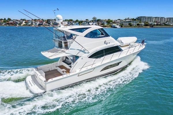 Riviera 53 Enclosed Flybridge 2015 Model