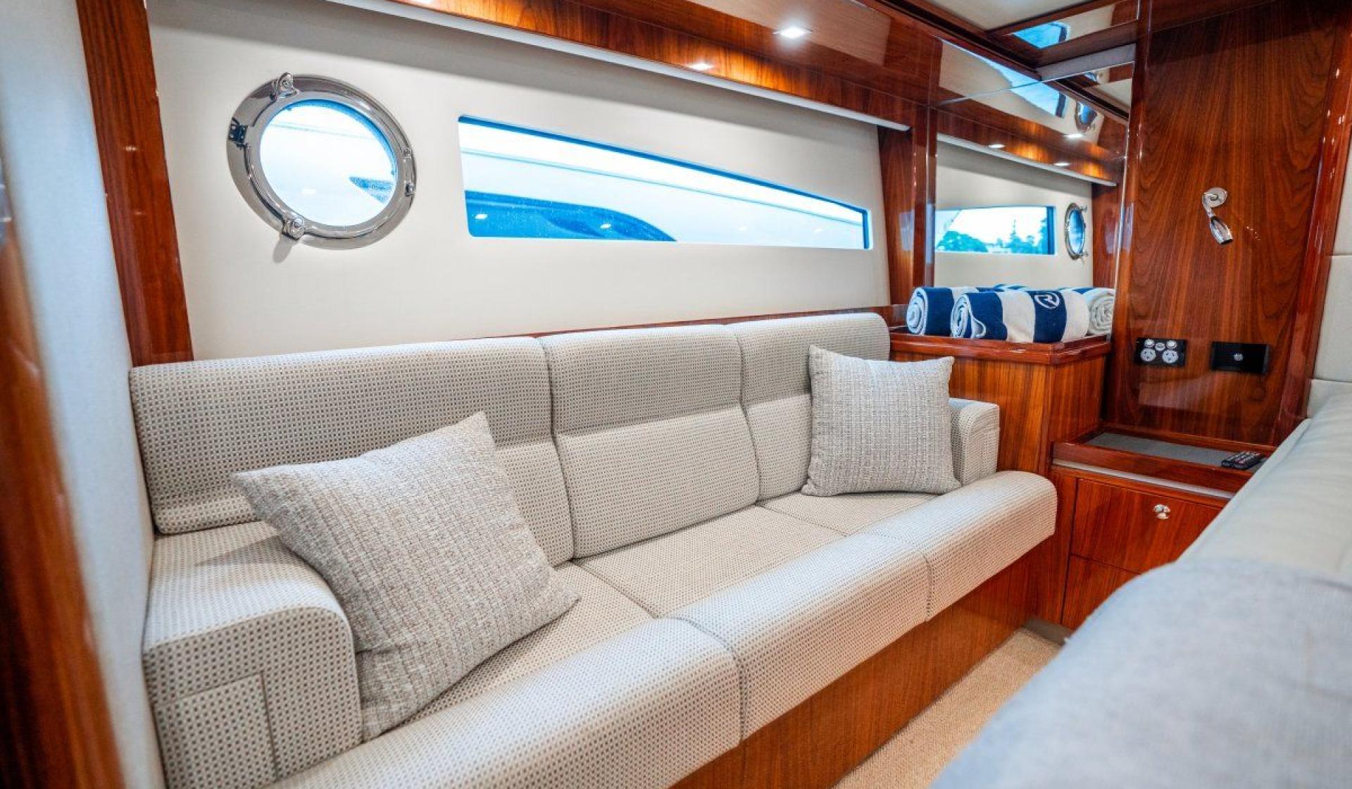 Riviera 5400 Sport Yacht - Photo 29