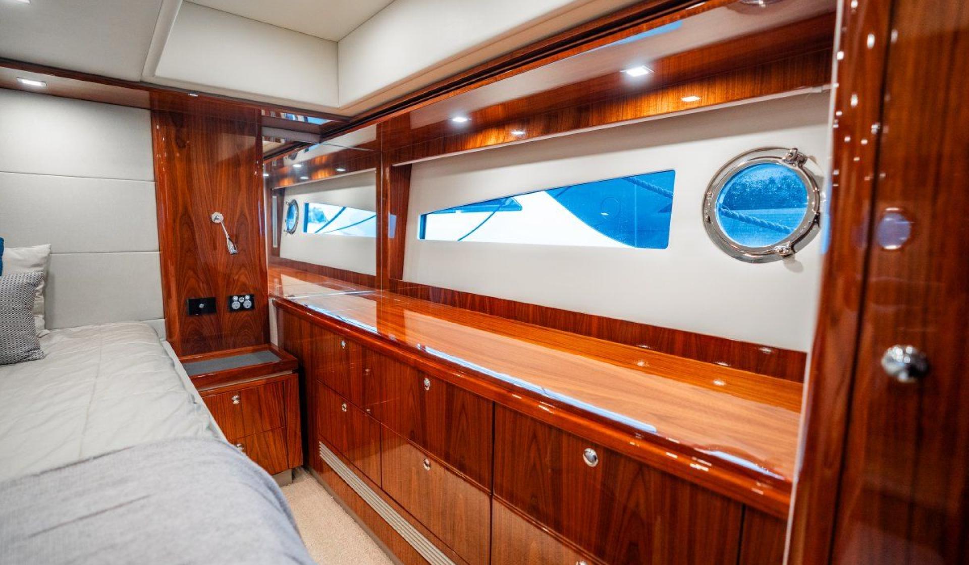Riviera 5400 Sport Yacht - Photo 30