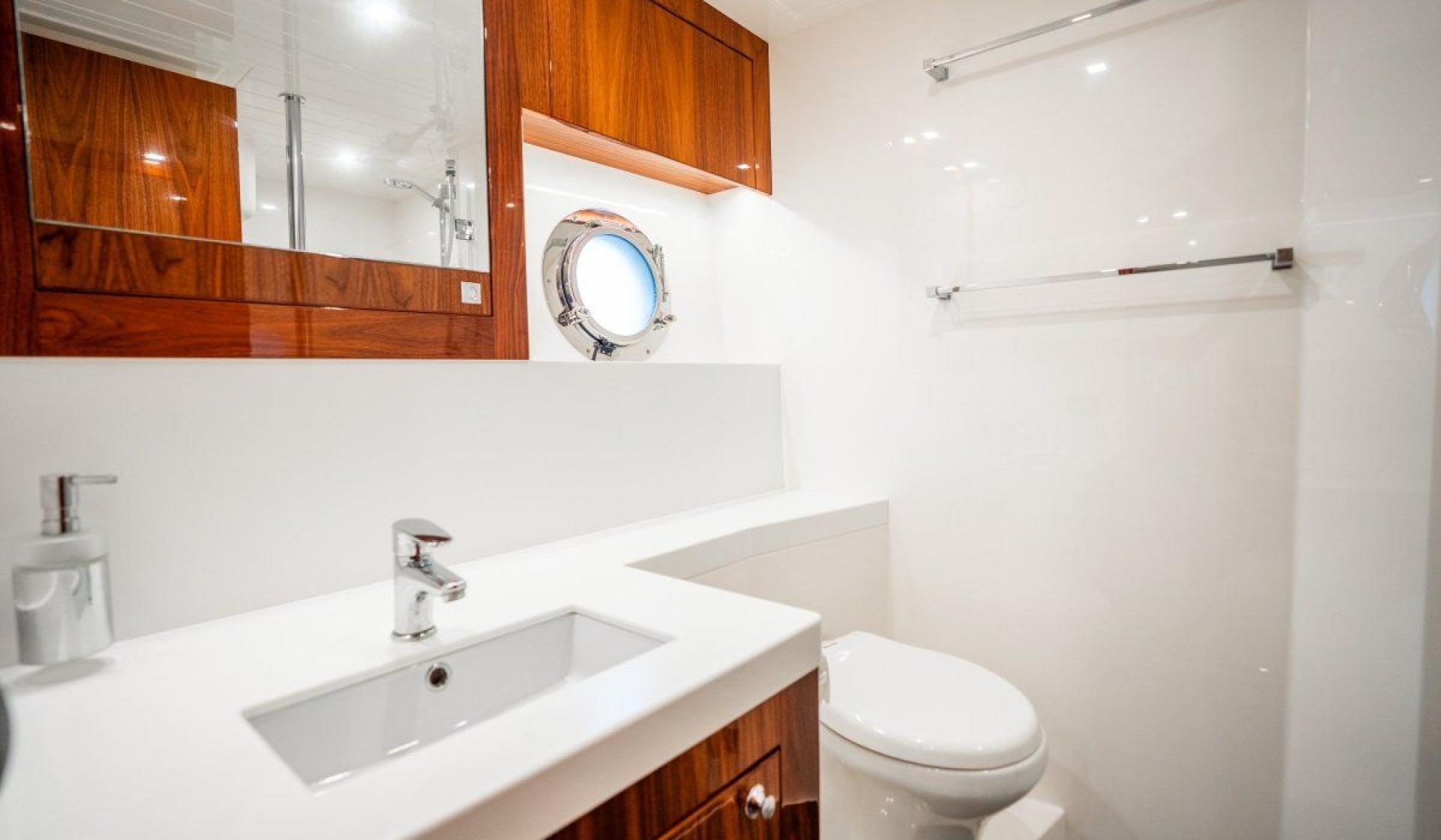 Riviera 5400 Sport Yacht - Photo 31