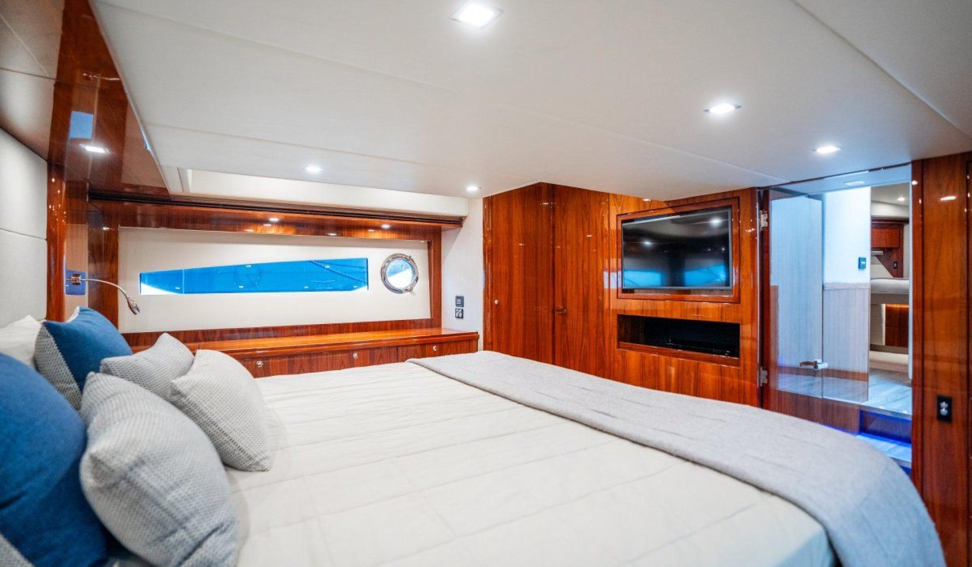 Riviera 5400 Sport Yacht - Photo 32