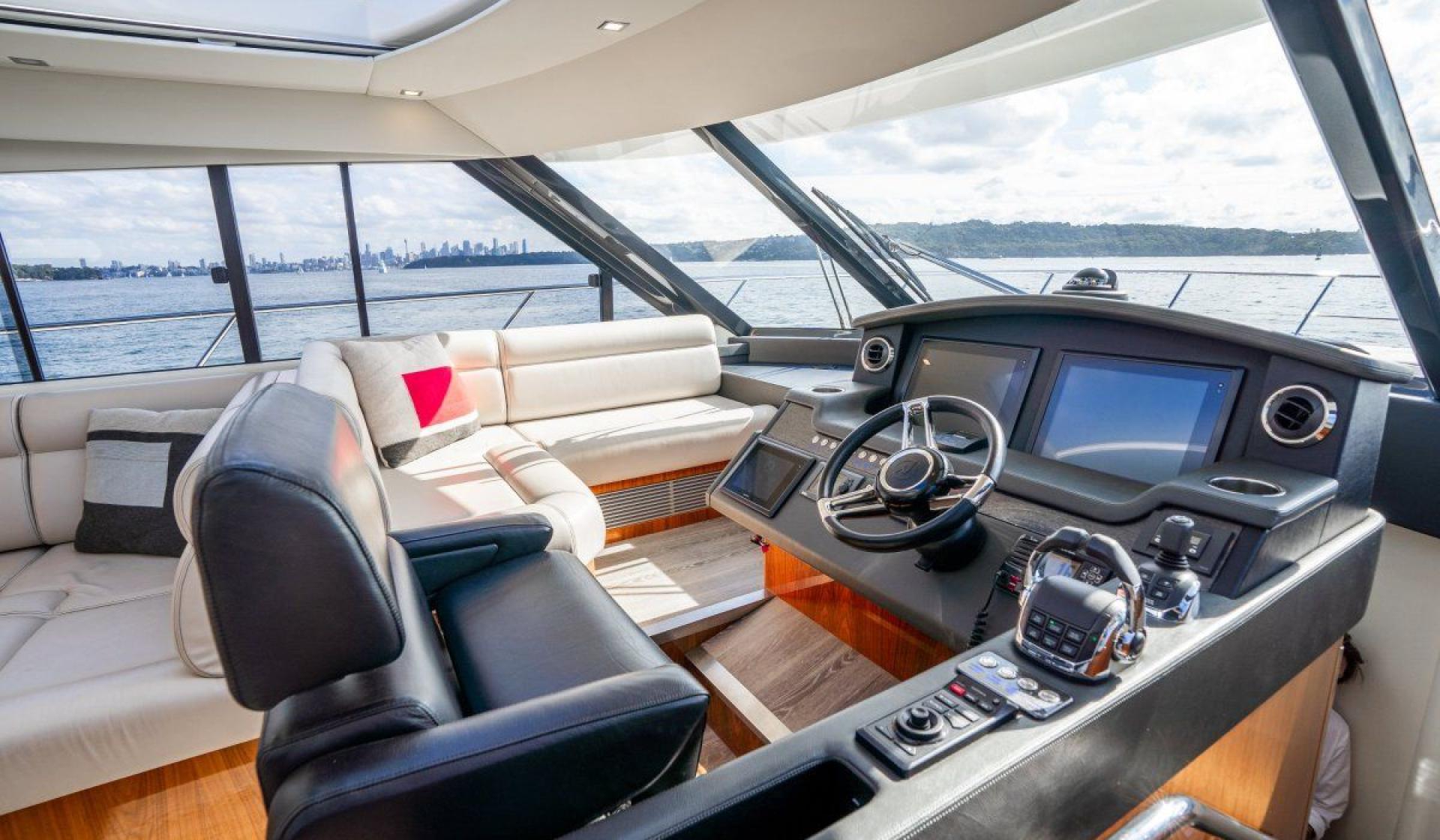 Riviera 5400 Sport Yacht - Photo 33