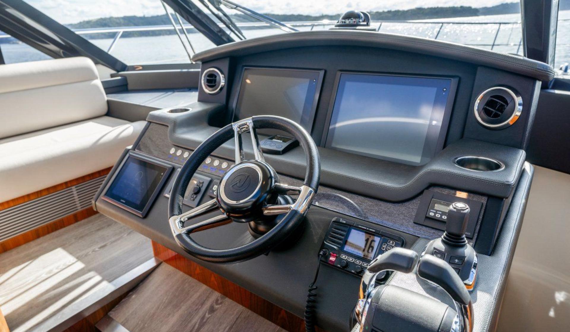 Riviera 5400 Sport Yacht - Photo 36