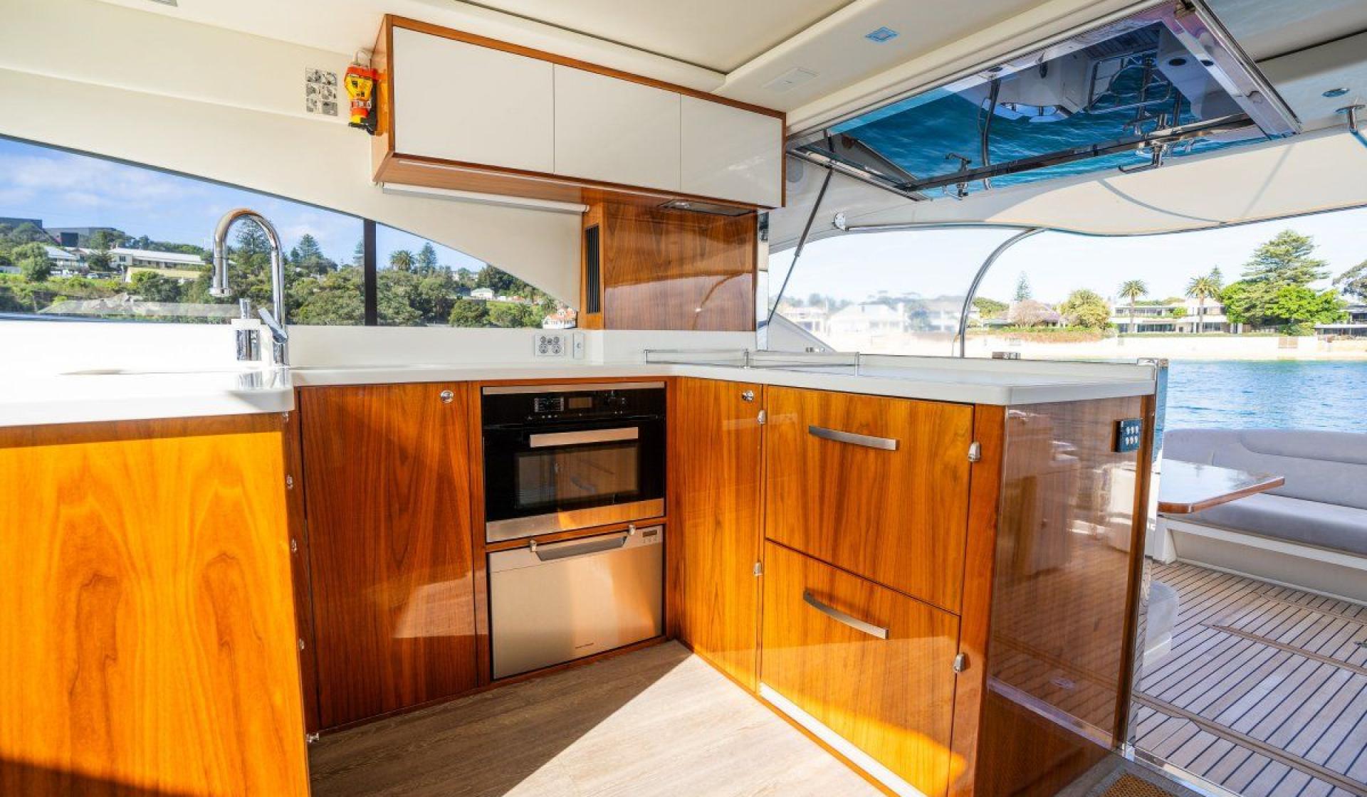 Riviera 5400 Sport Yacht - Photo 37