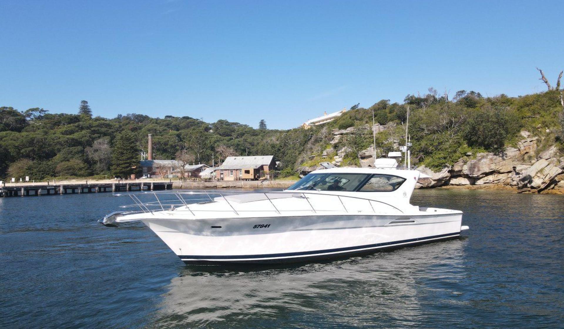 Riviera 4000 Offshore - Photo 1
