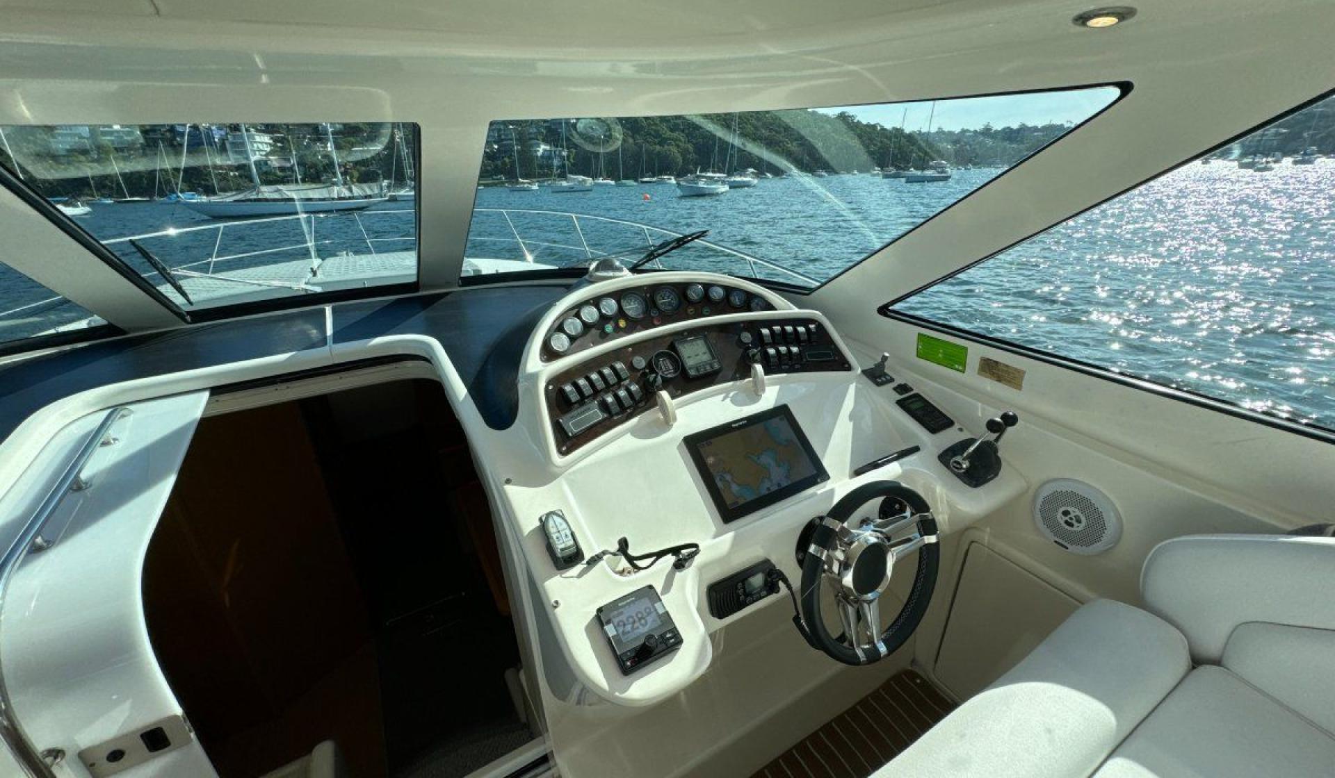 Riviera 4000 Offshore - Photo 8