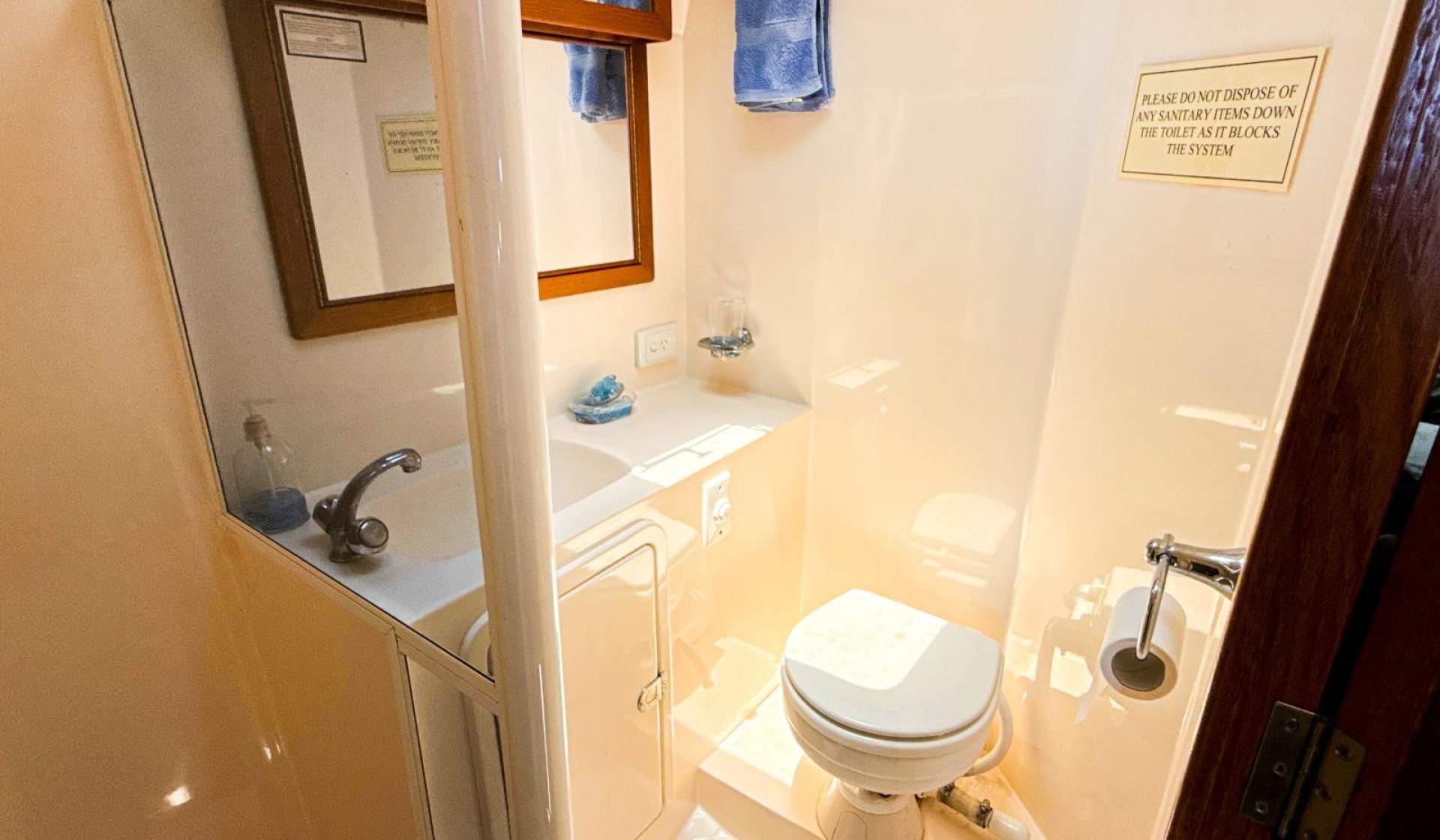 Riviera 36 Flybridge 1996 Model - Photo 18