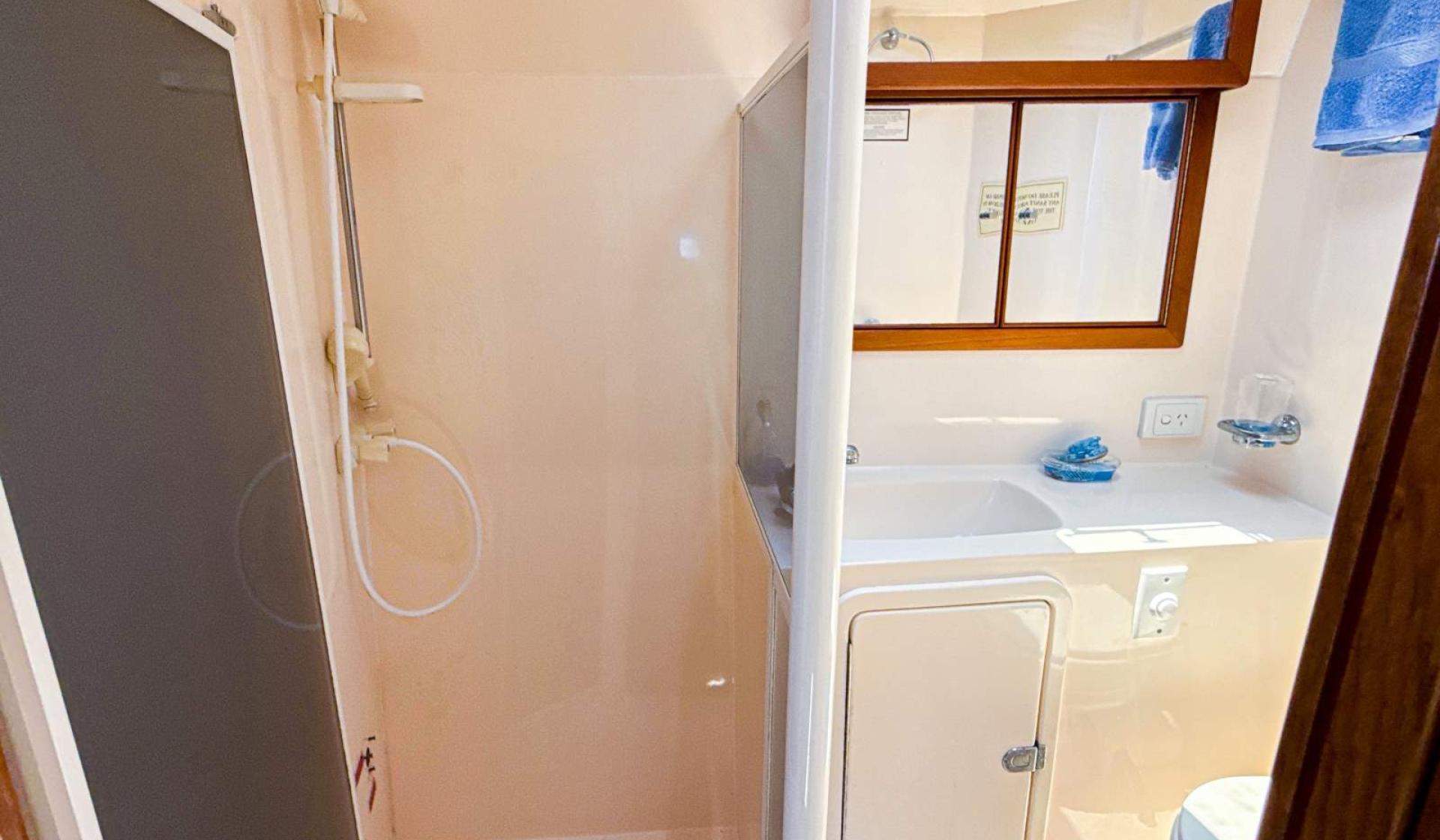 Riviera 36 Flybridge 1996 Model - Photo 19