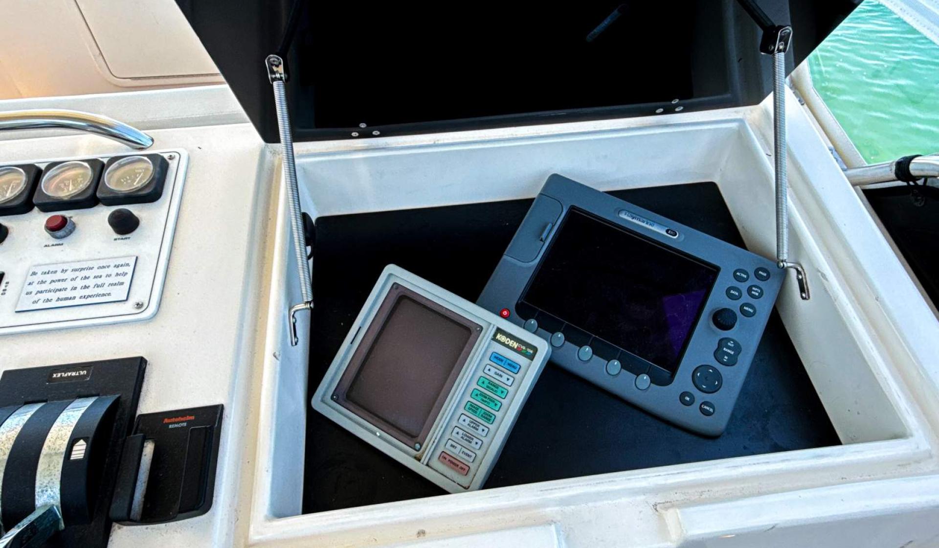 Riviera 36 Flybridge 1996 Model - Photo 26