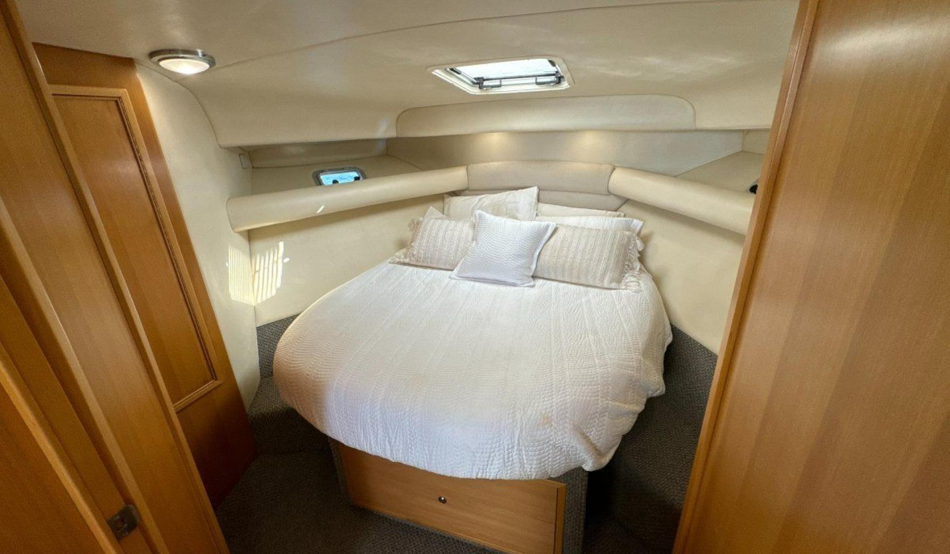 Riviera 4000 Offshore - Photo 11