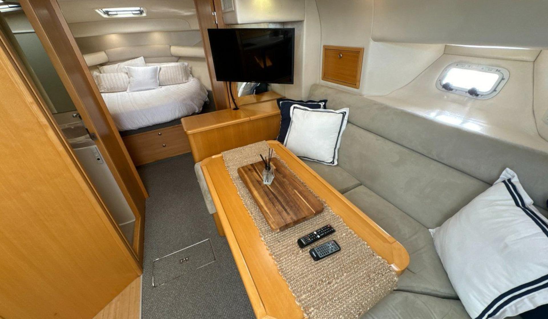 Riviera 4000 Offshore - Photo 12