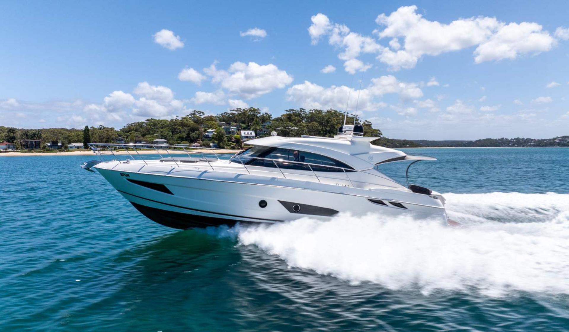 Riviera 4800 Sport Yacht - Photo 2