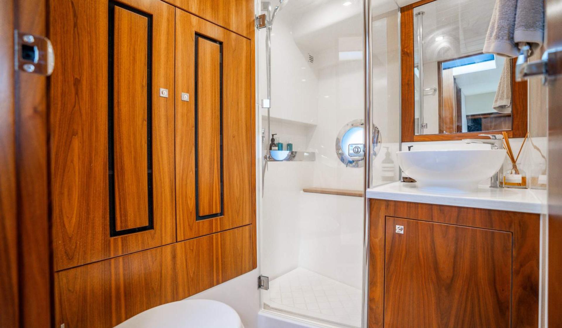 Riviera 4800 Sport Yacht - Photo 31