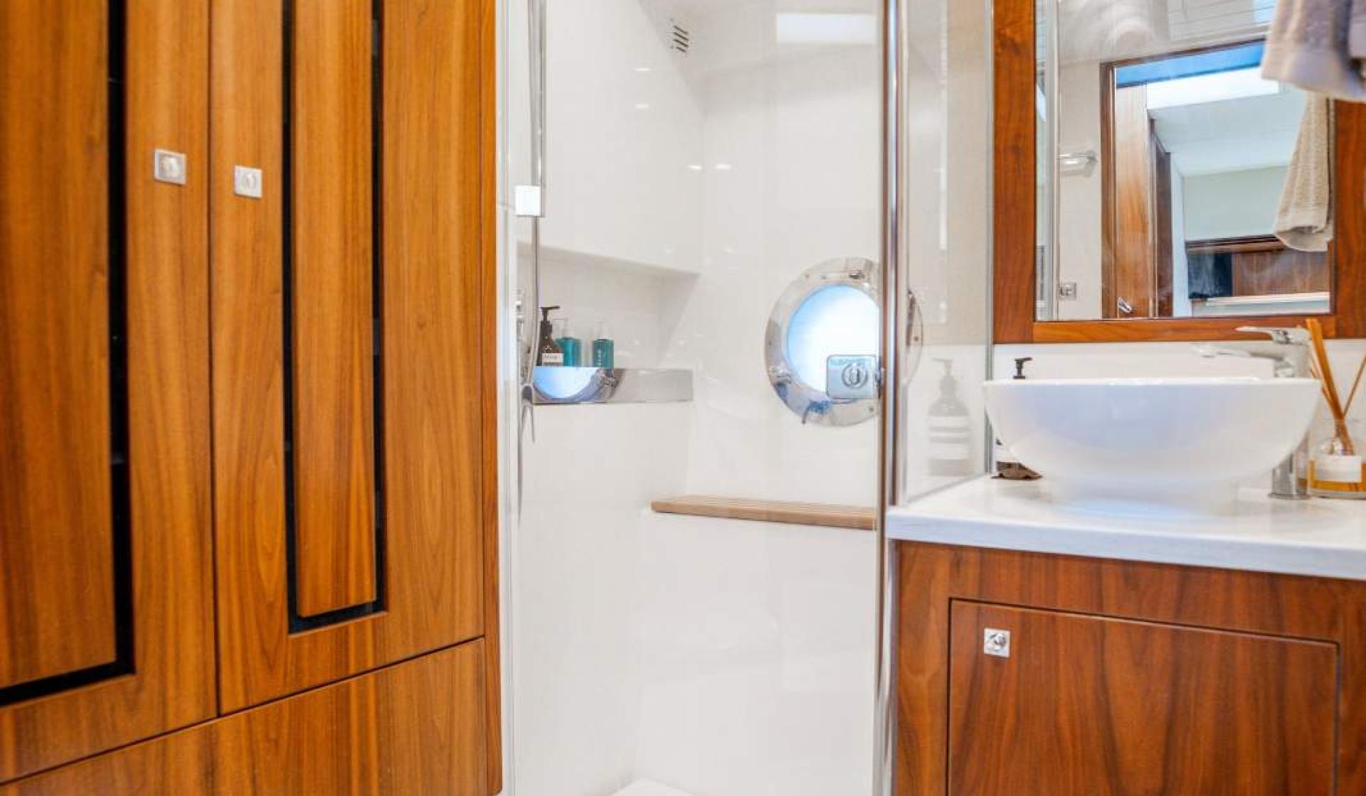 Riviera 4800 Sport Yacht - Photo 32