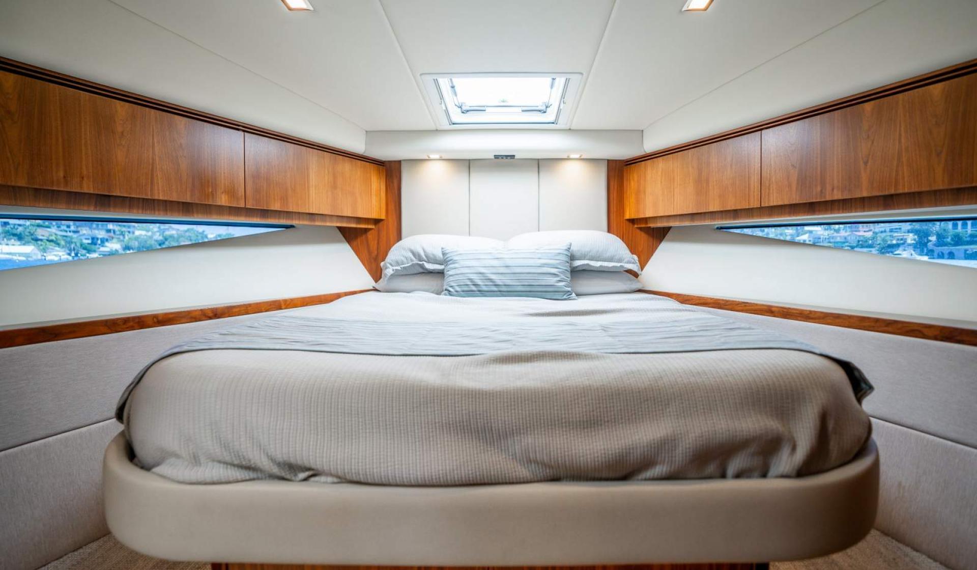 Riviera 4800 Sport Yacht - Photo 33