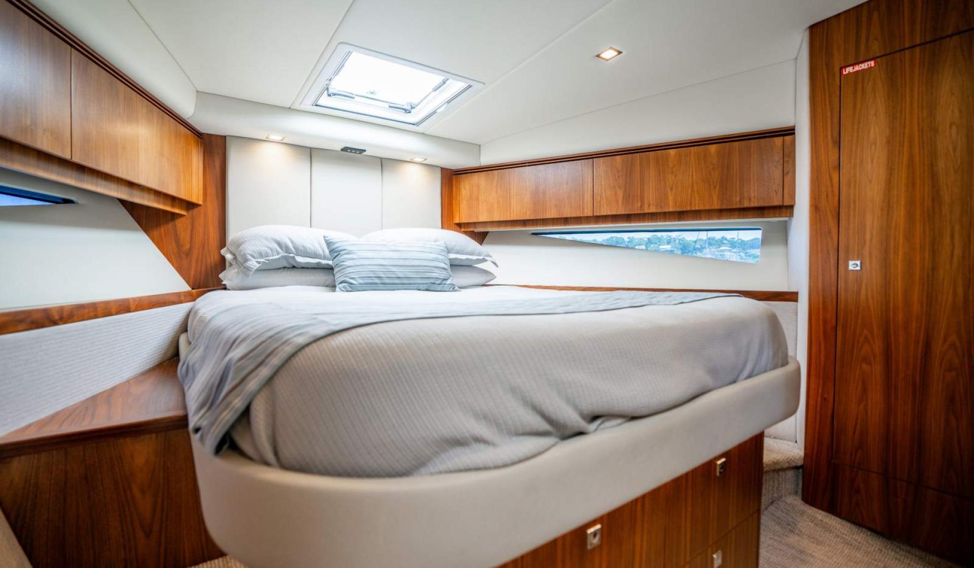 Riviera 4800 Sport Yacht - Photo 34