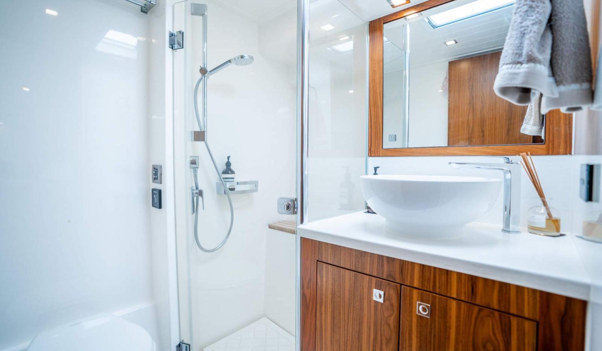 Riviera 4800 Sport Yacht - Photo 35