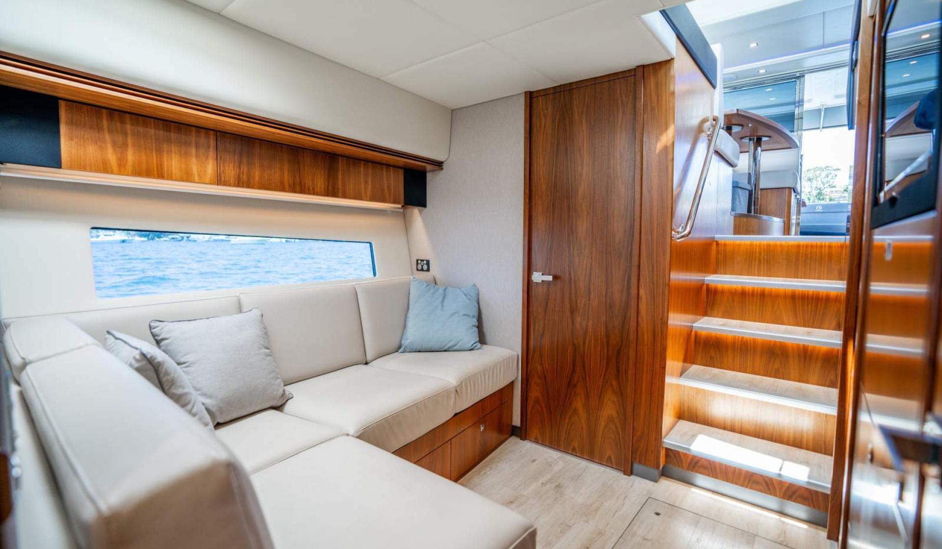 Riviera 4800 Sport Yacht - Photo 38