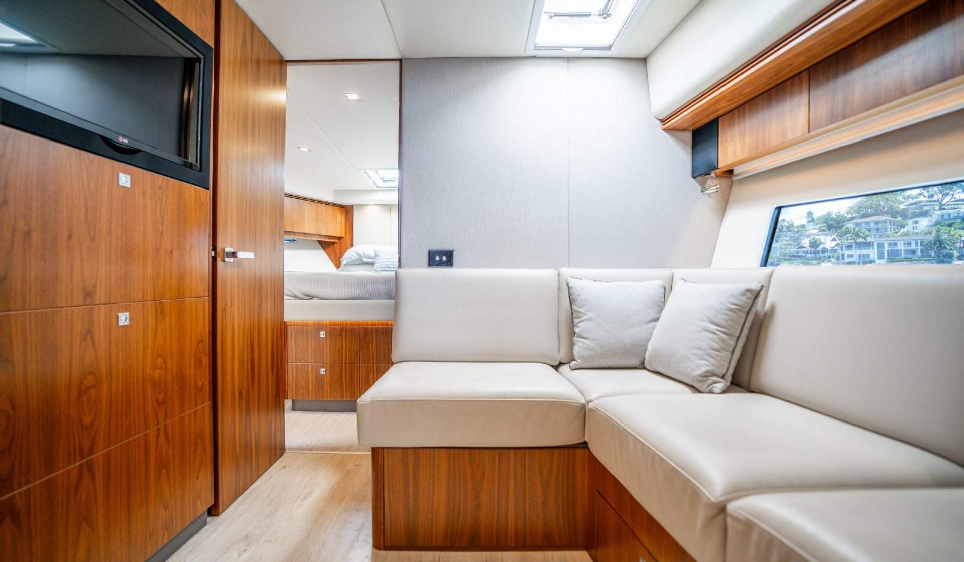 Riviera 4800 Sport Yacht - Photo 40