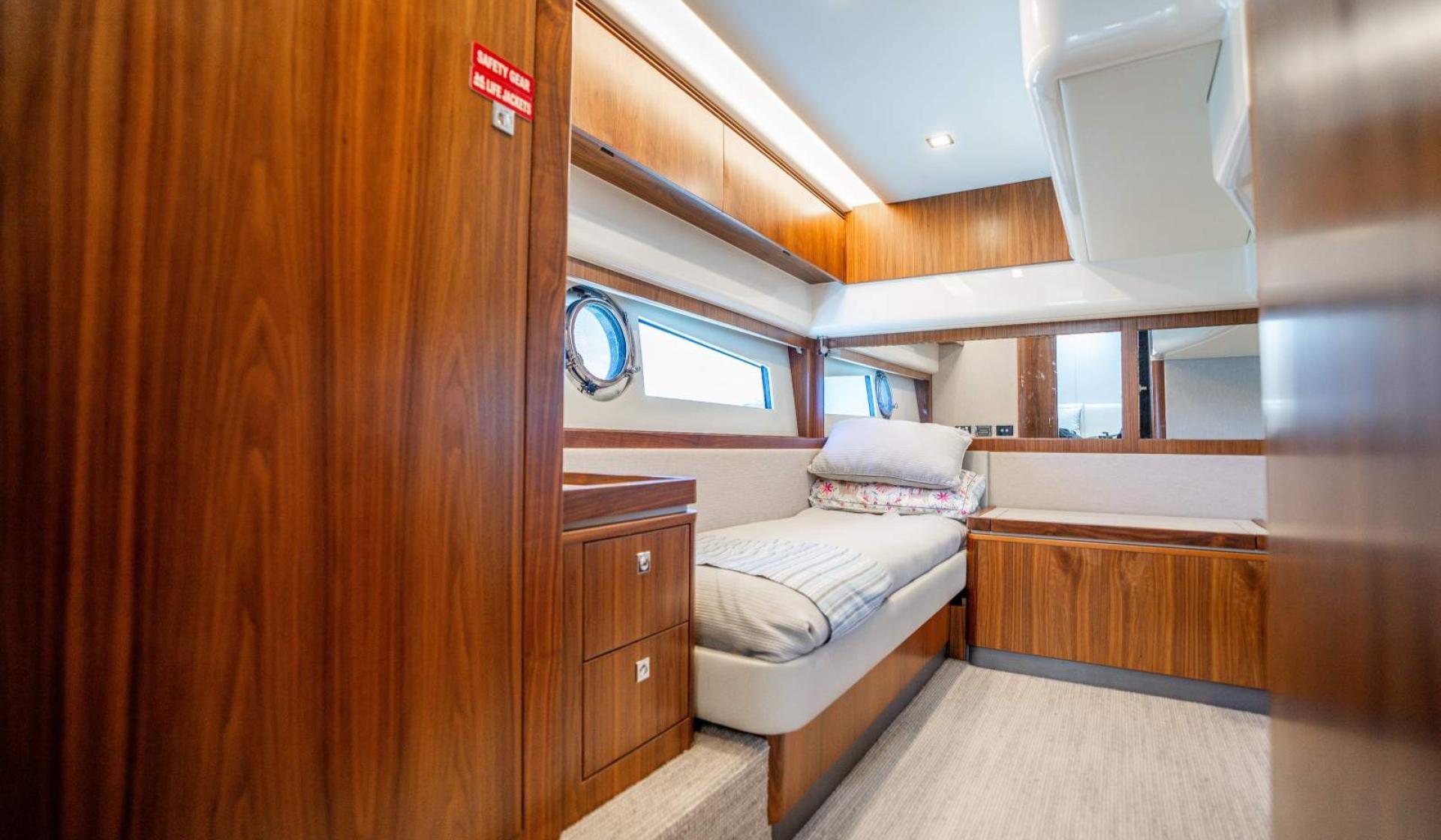 Riviera 4800 Sport Yacht - Photo 42