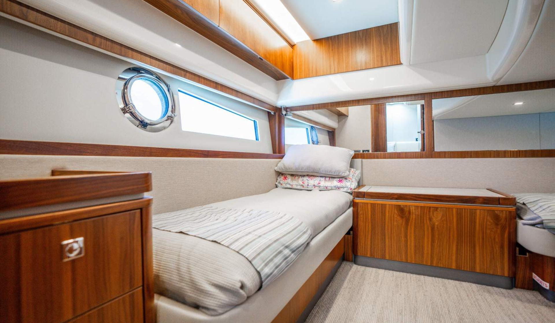 Riviera 4800 Sport Yacht - Photo 43