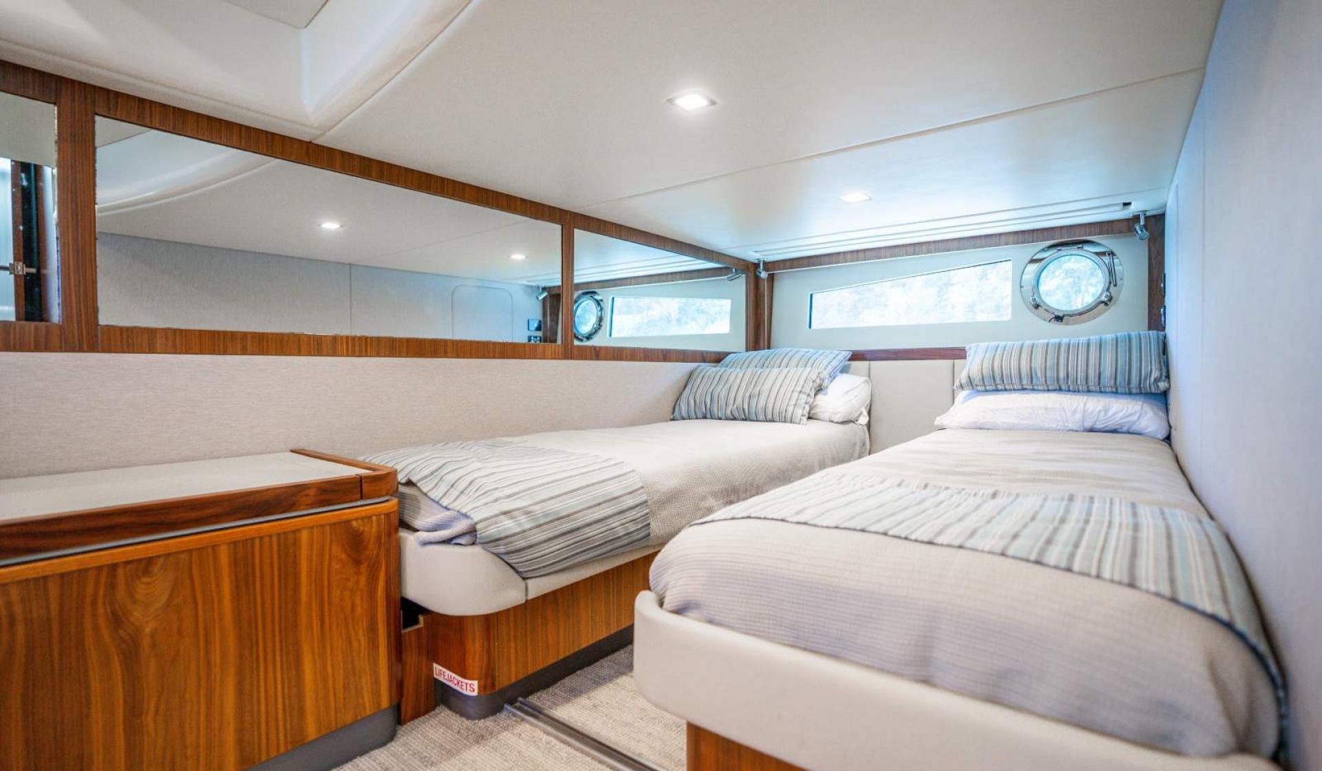 Riviera 4800 Sport Yacht - Photo 44