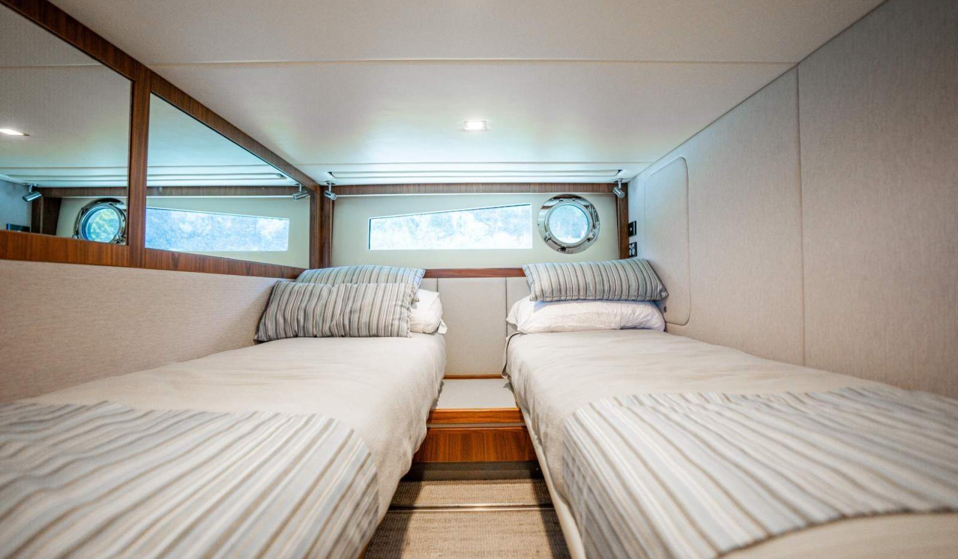 Riviera 4800 Sport Yacht - Photo 45