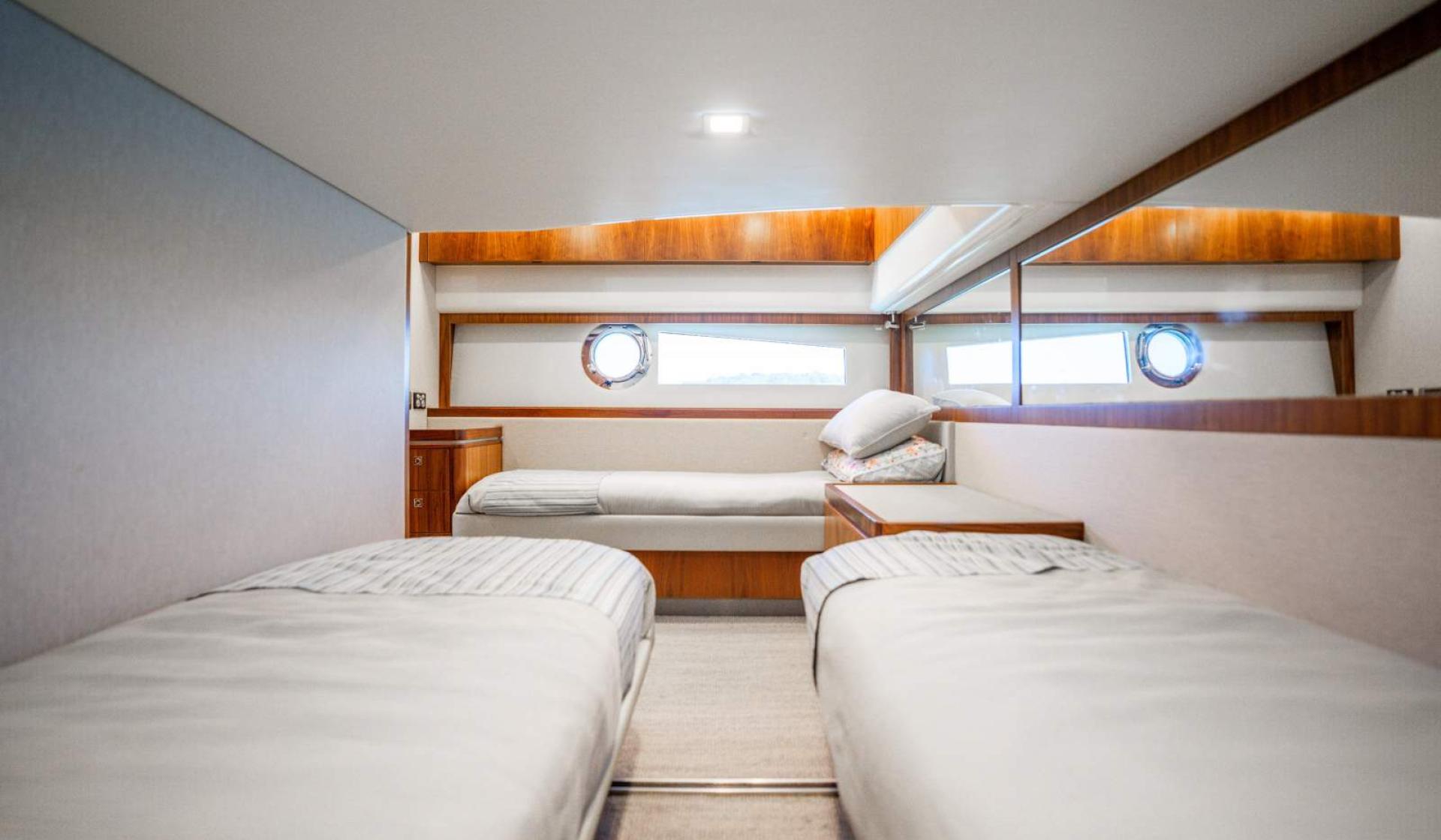 Riviera 4800 Sport Yacht - Photo 46