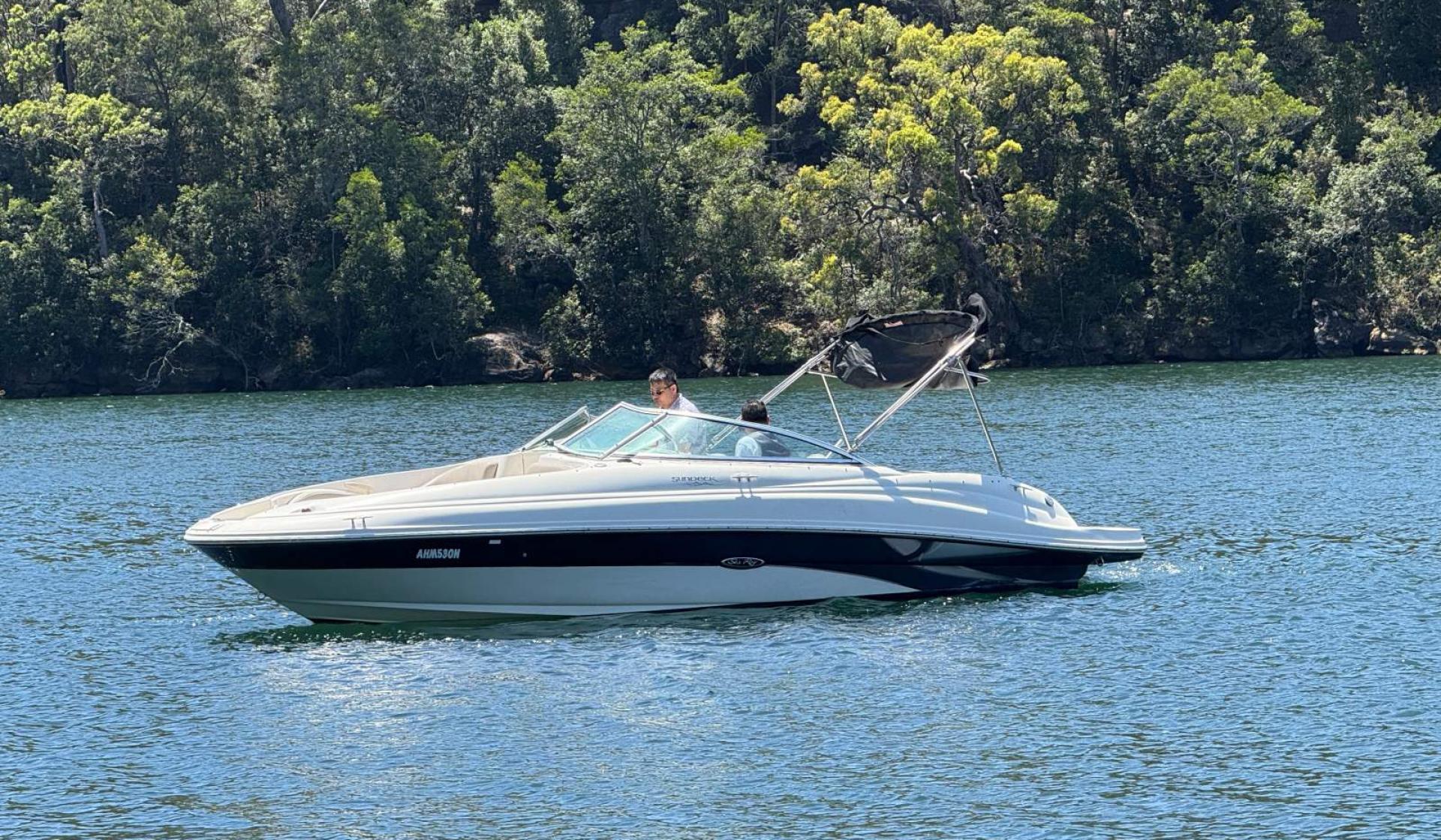 Sea Ray 220 Sundeck - Photo 2