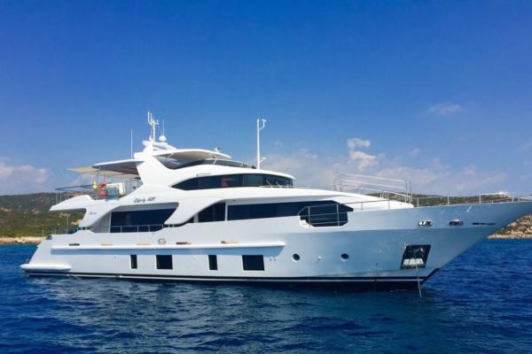 Benetti Delfino 93