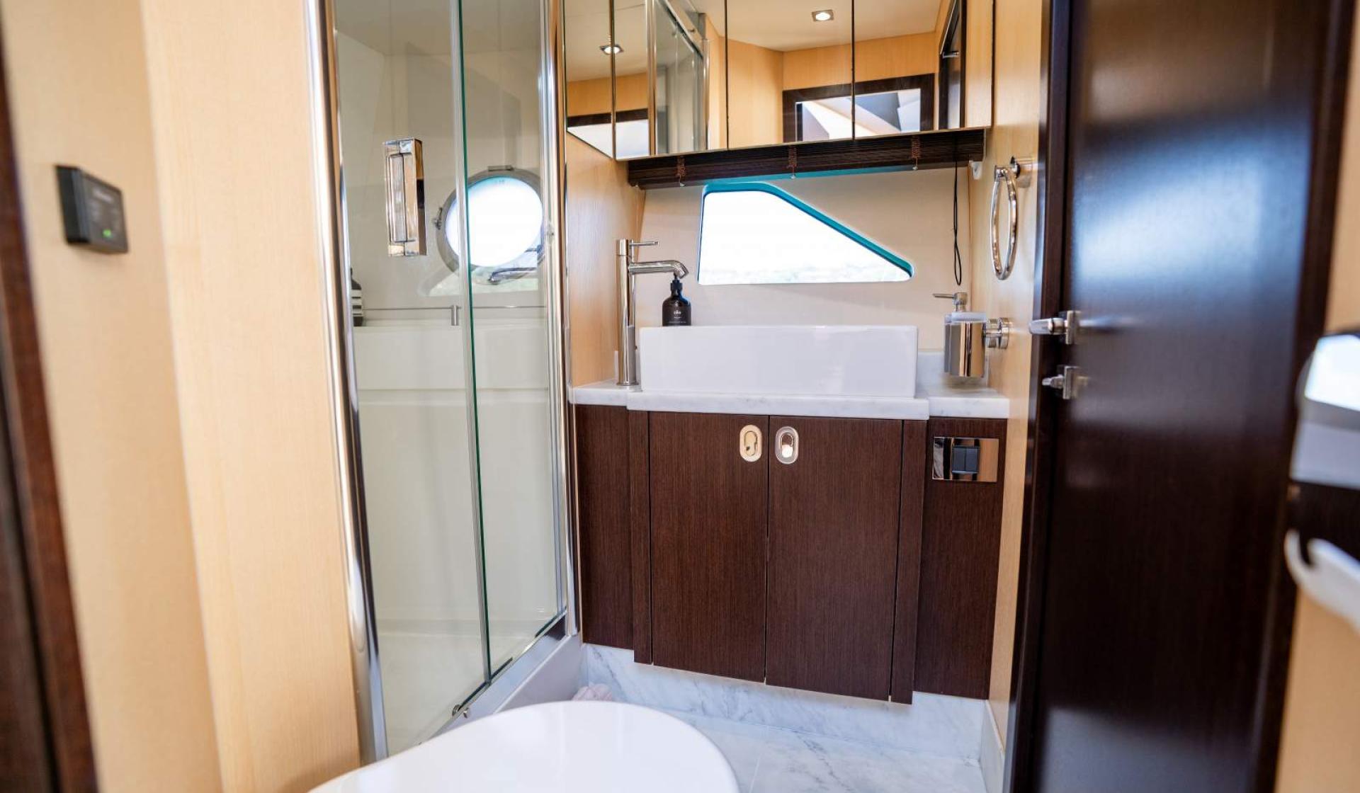 Sunseeker Manhattan 65 - Photo 22