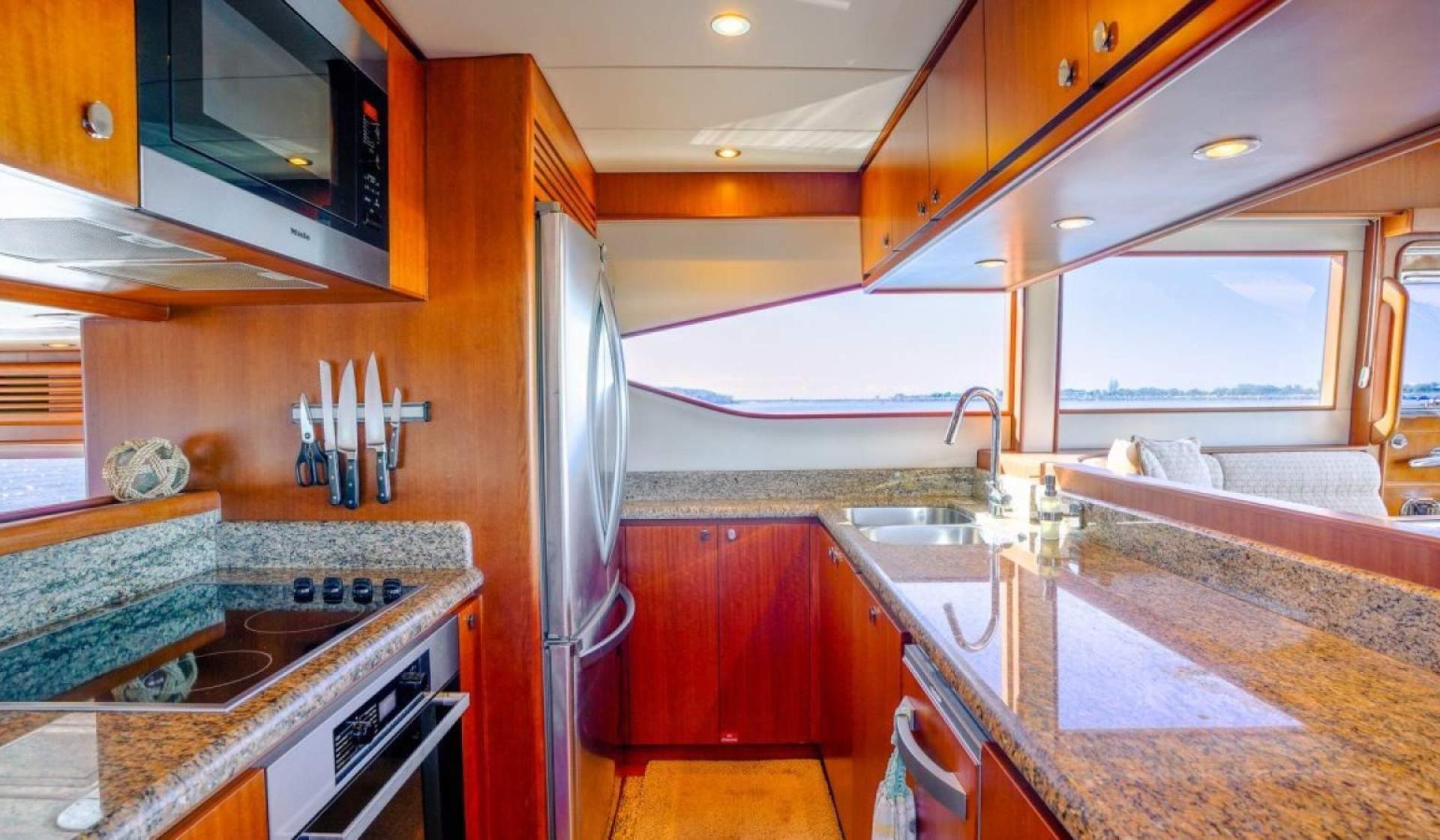Hampton 680 Pilothouse Motor Yacht - Photo 11