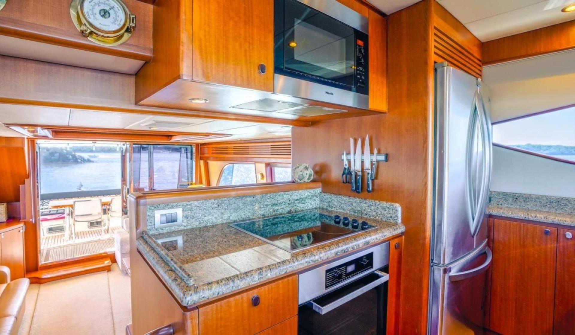 Hampton 680 Pilothouse Motor Yacht - Photo 12