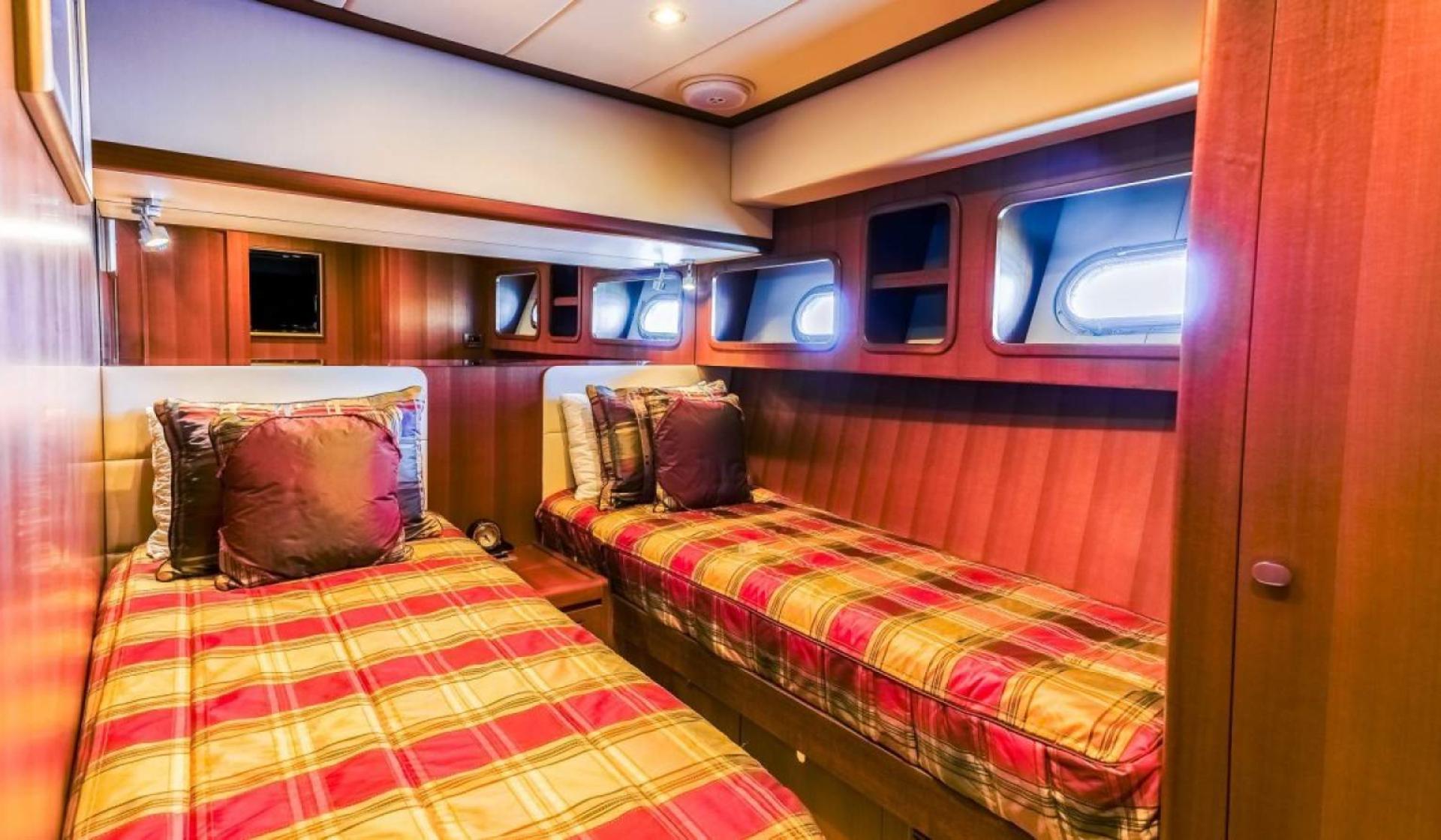 Hampton 680 Pilothouse Motor Yacht - Photo 14