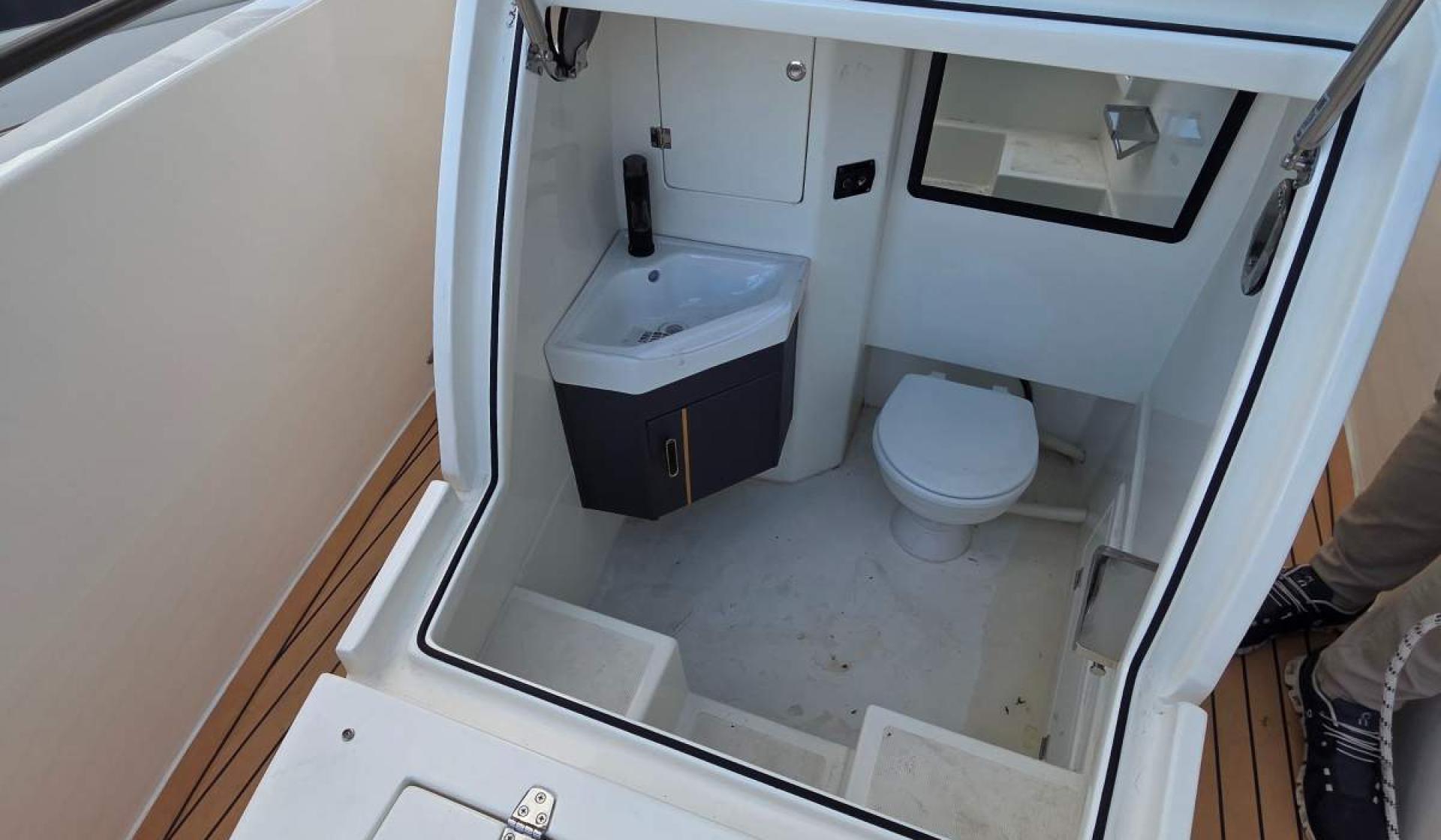 Custom 7.5m Sport Fishing Boat - Photo 13