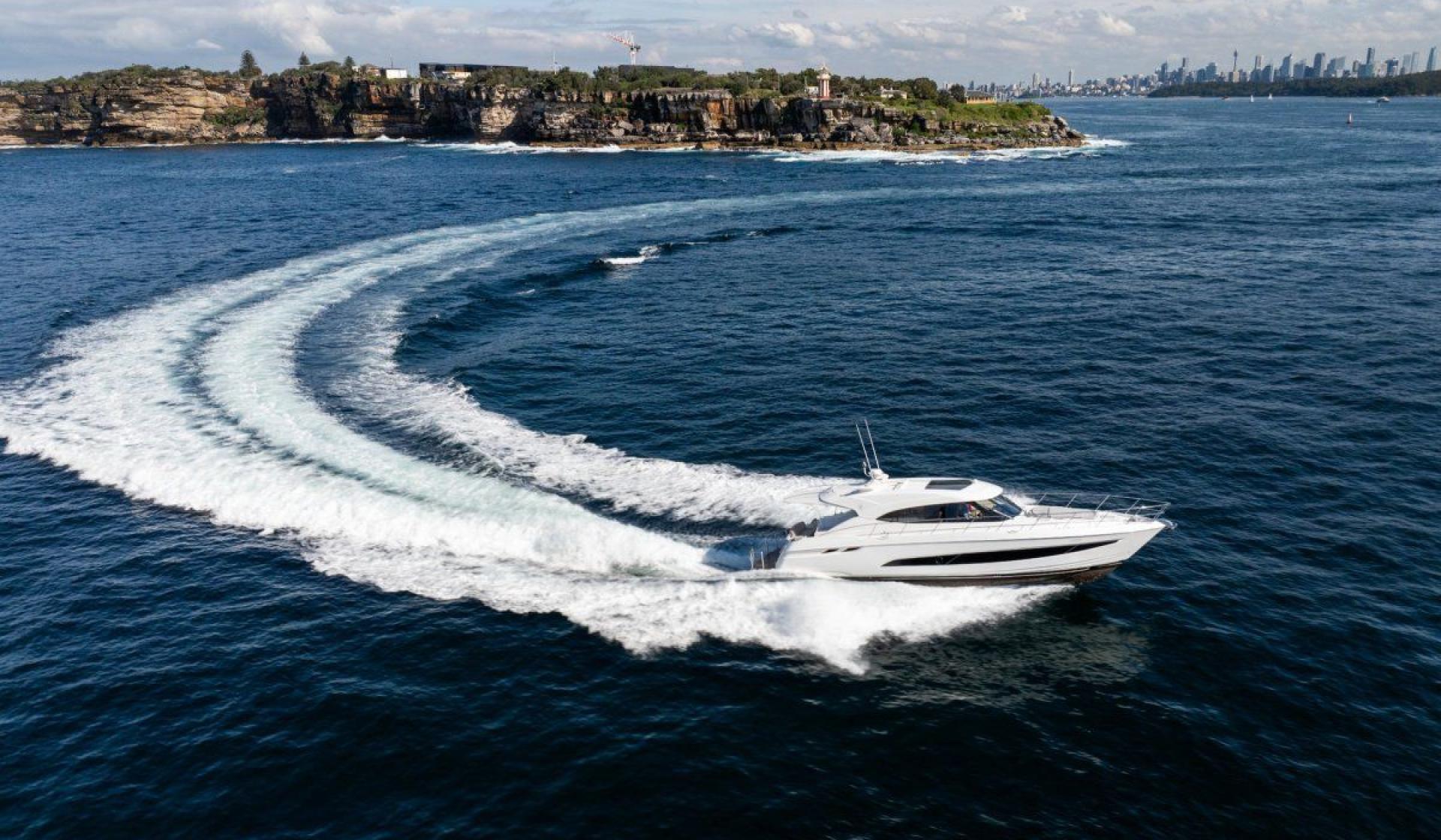 Riviera 5400 Sport Yacht - Photo 4