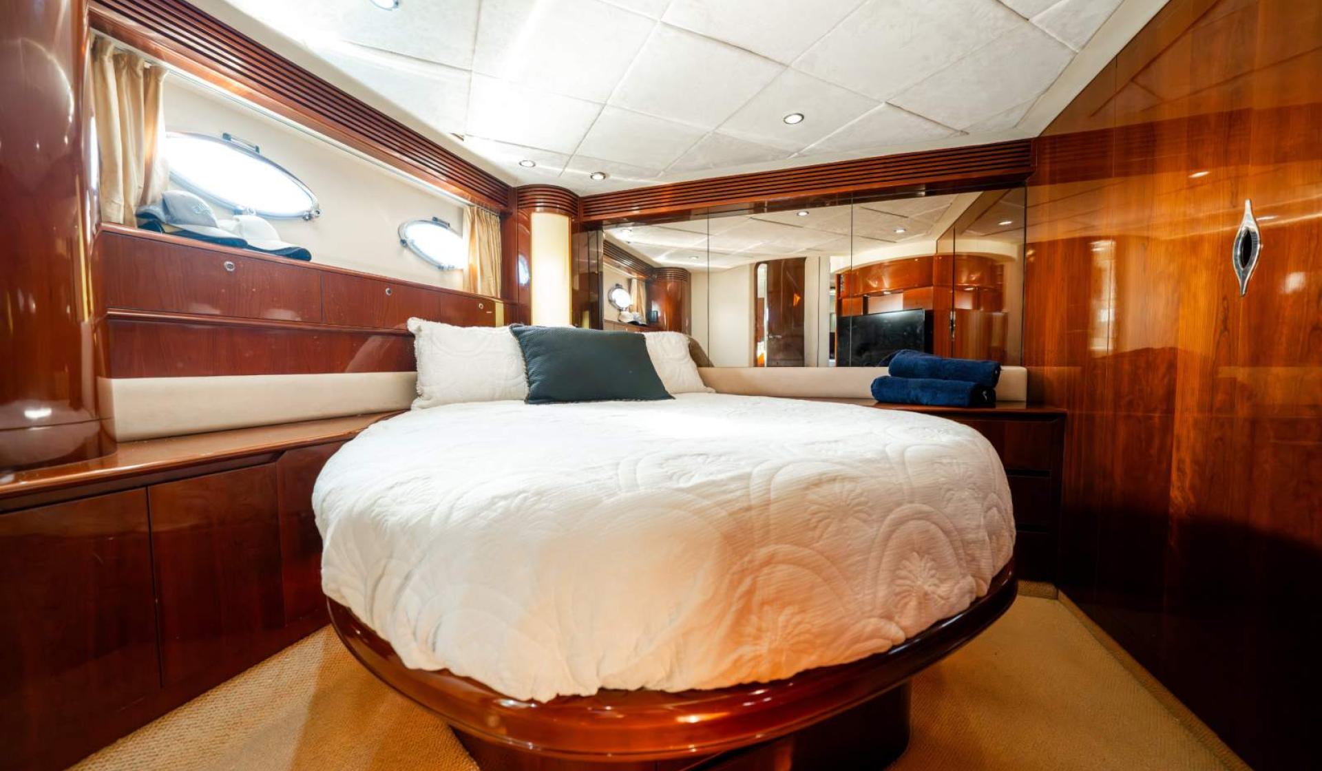 Princess V65 - Photo 18