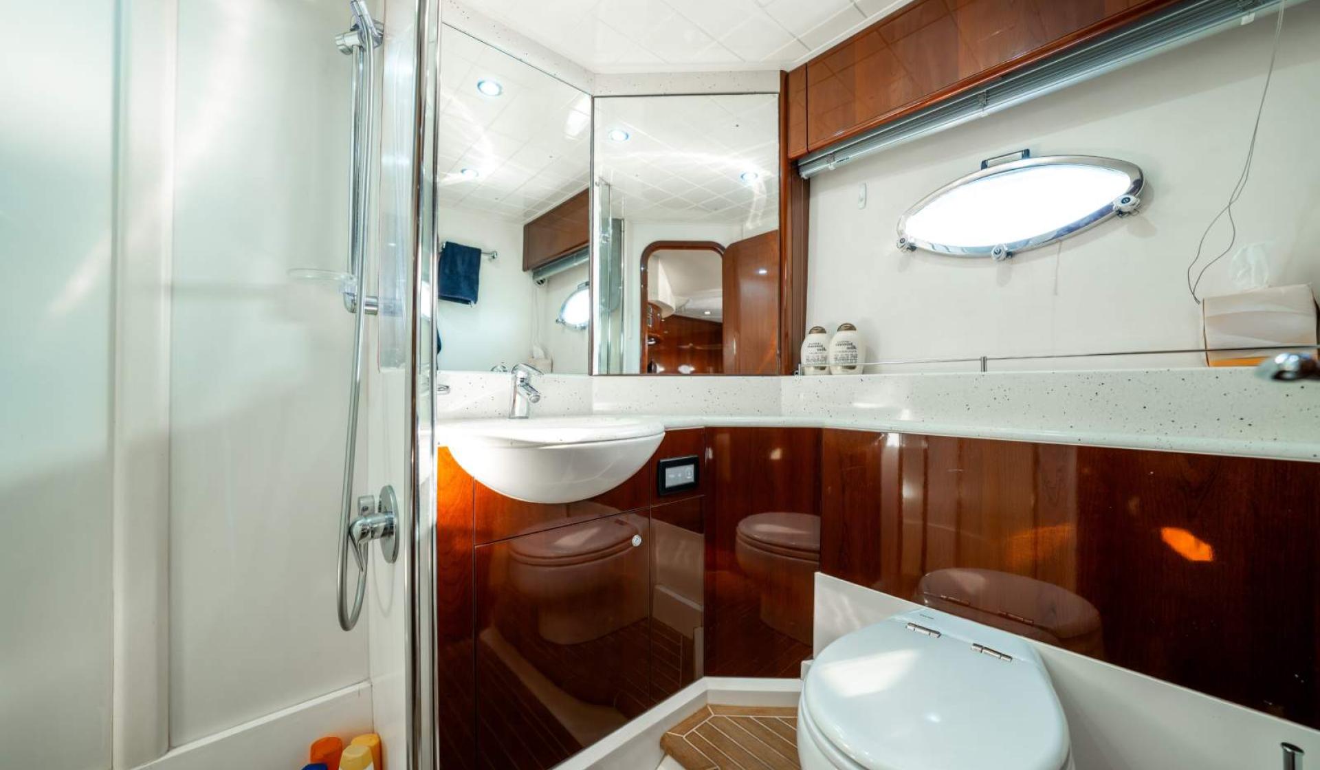 Princess V65 - Photo 19